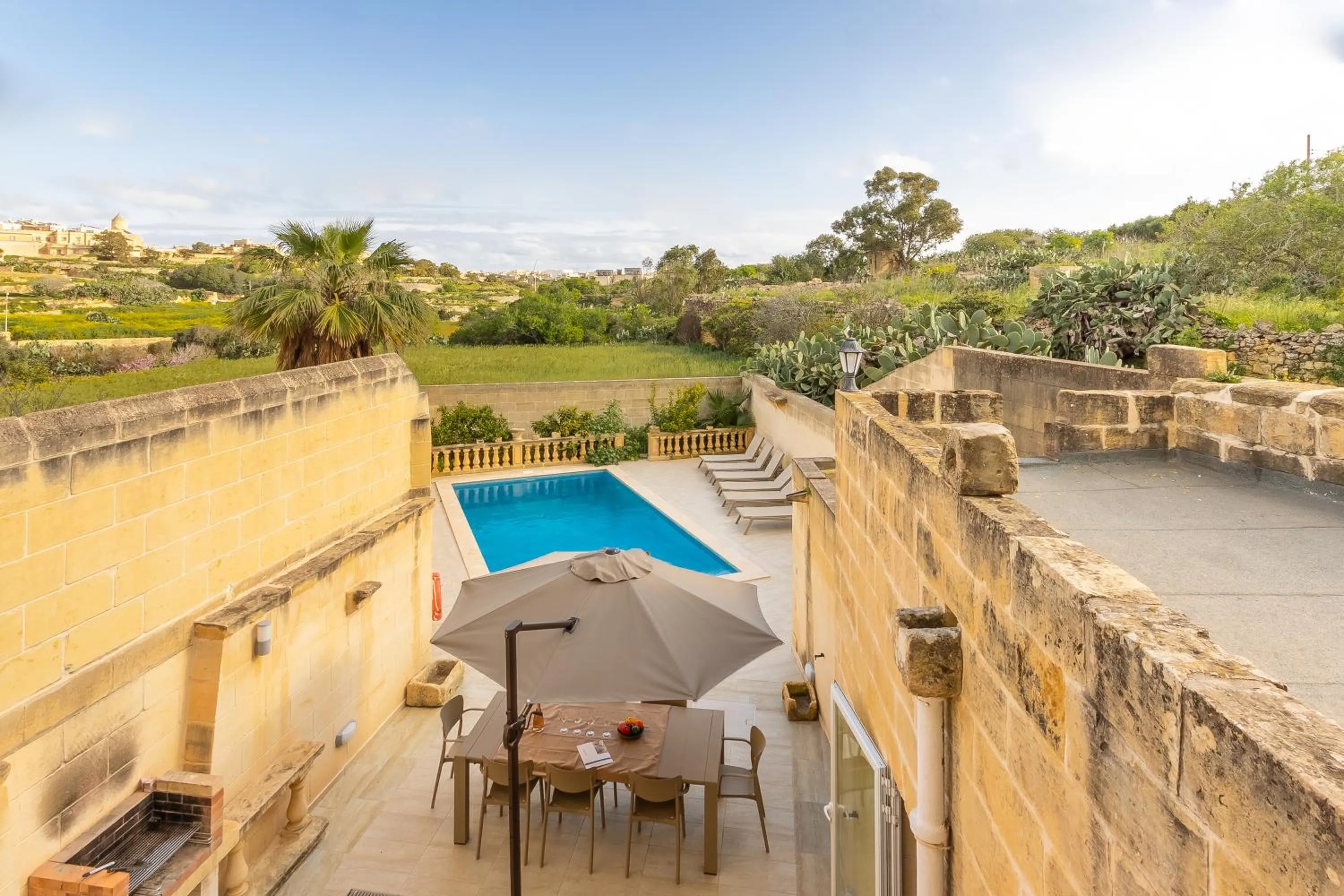 Surwig Gozitan Villa & Pool - Happy Rentals