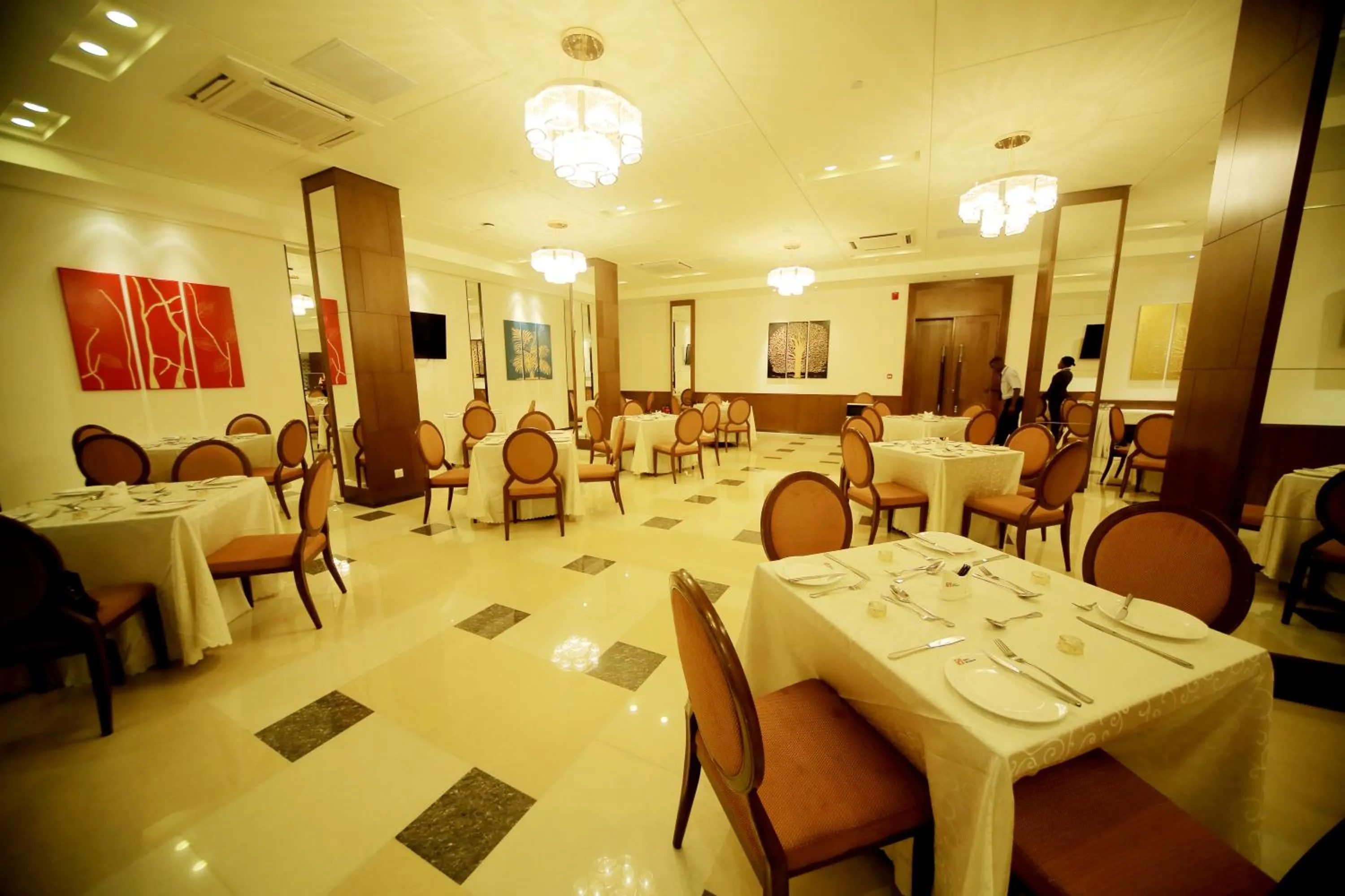 Restaurant/places to eat in Hotel Africana