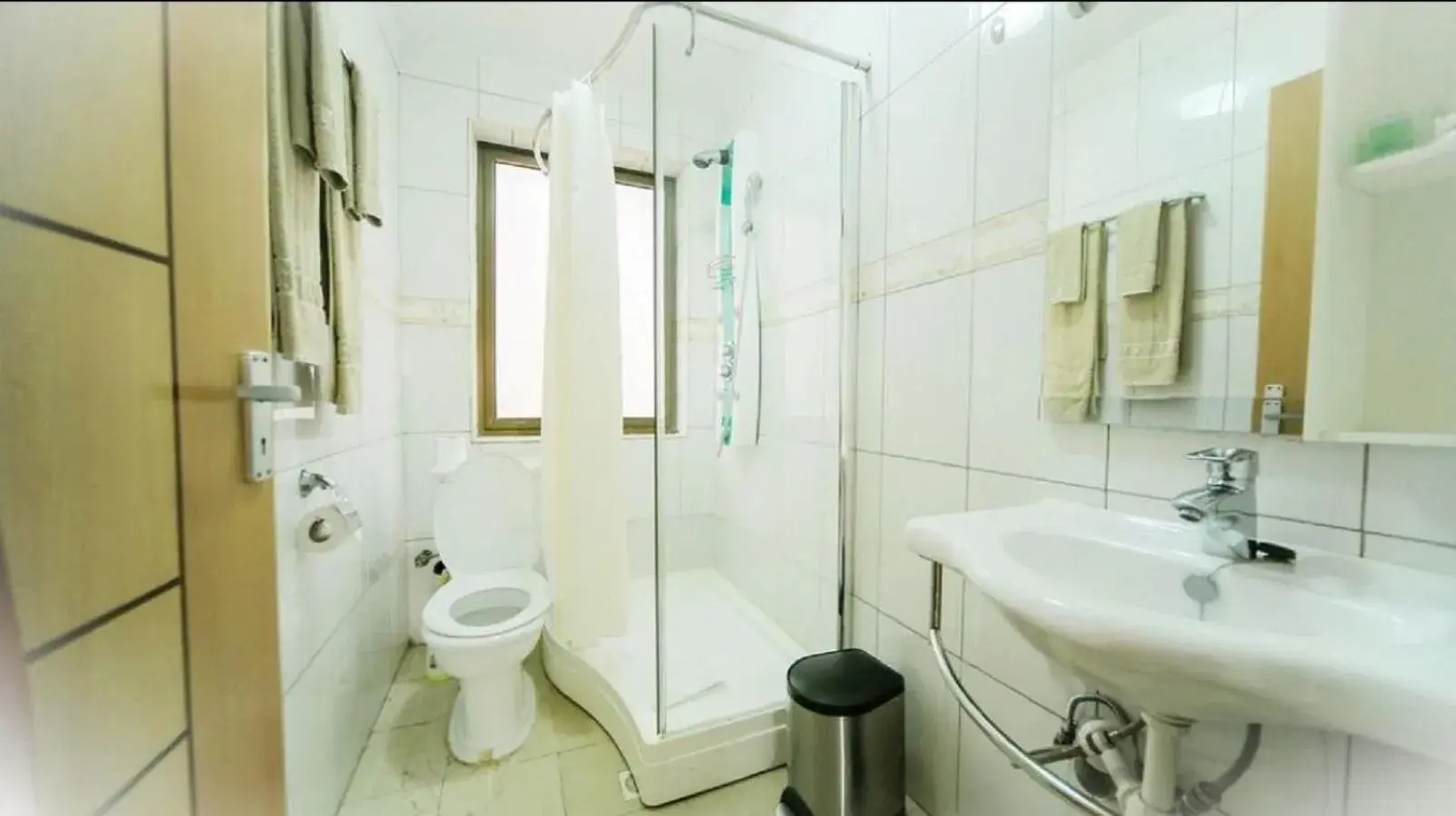 Bathroom in Hotel Africana Bathroom in Hotel Africana