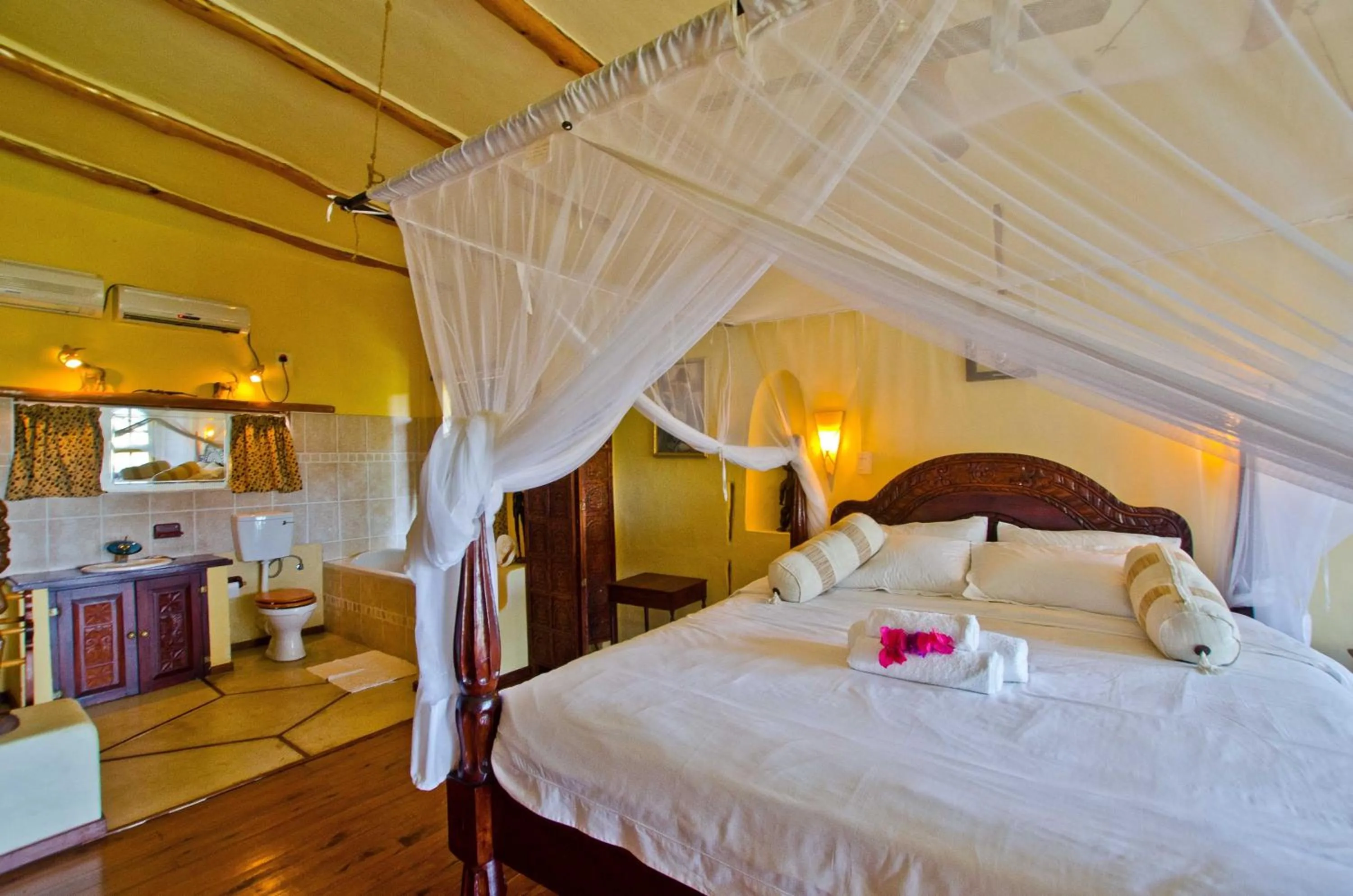 Bedroom, Bed in Casa Cabana Beach