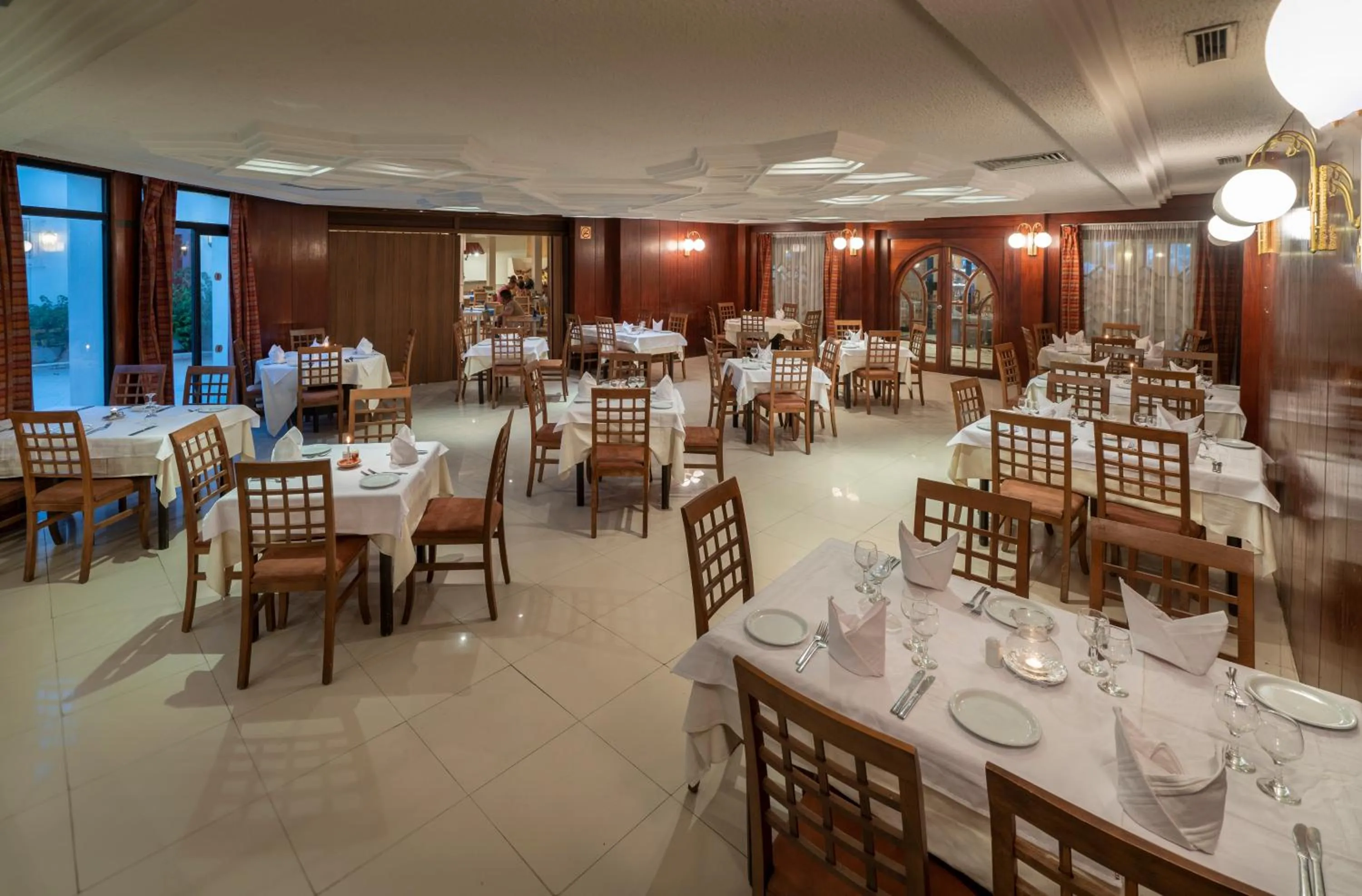 Restaurant/places to eat in Vincci Helya Beach