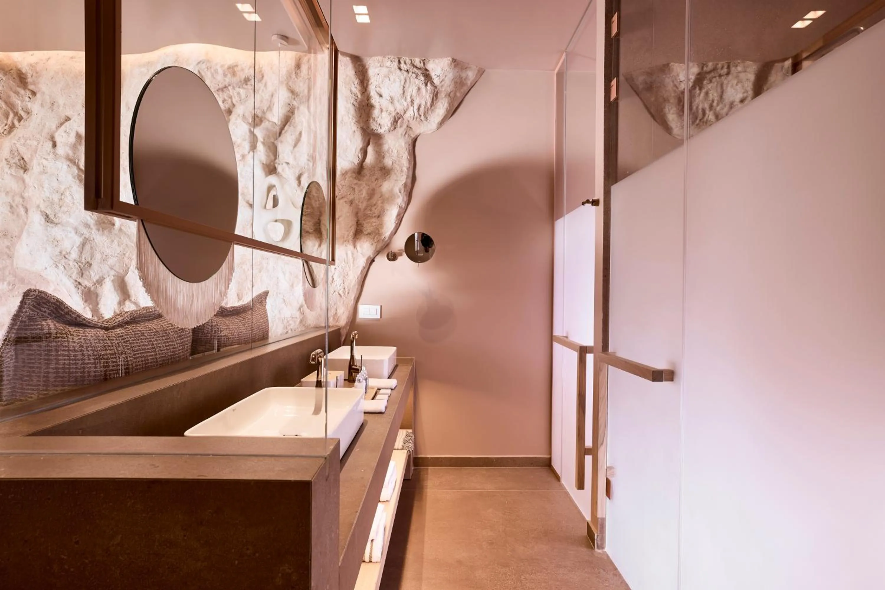 Bathroom in Ethereum Mykonos