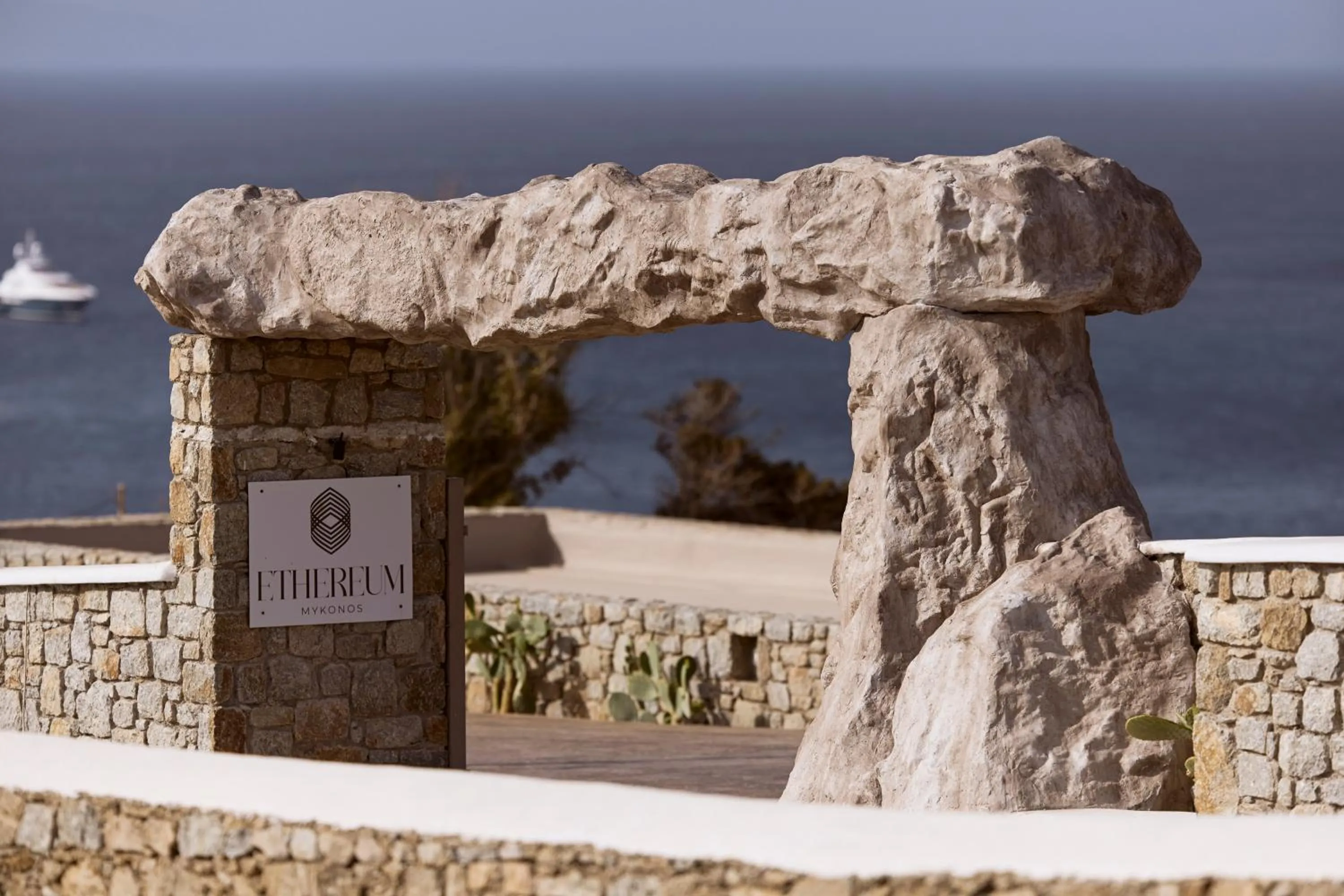 Facade/entrance in Ethereum Mykonos