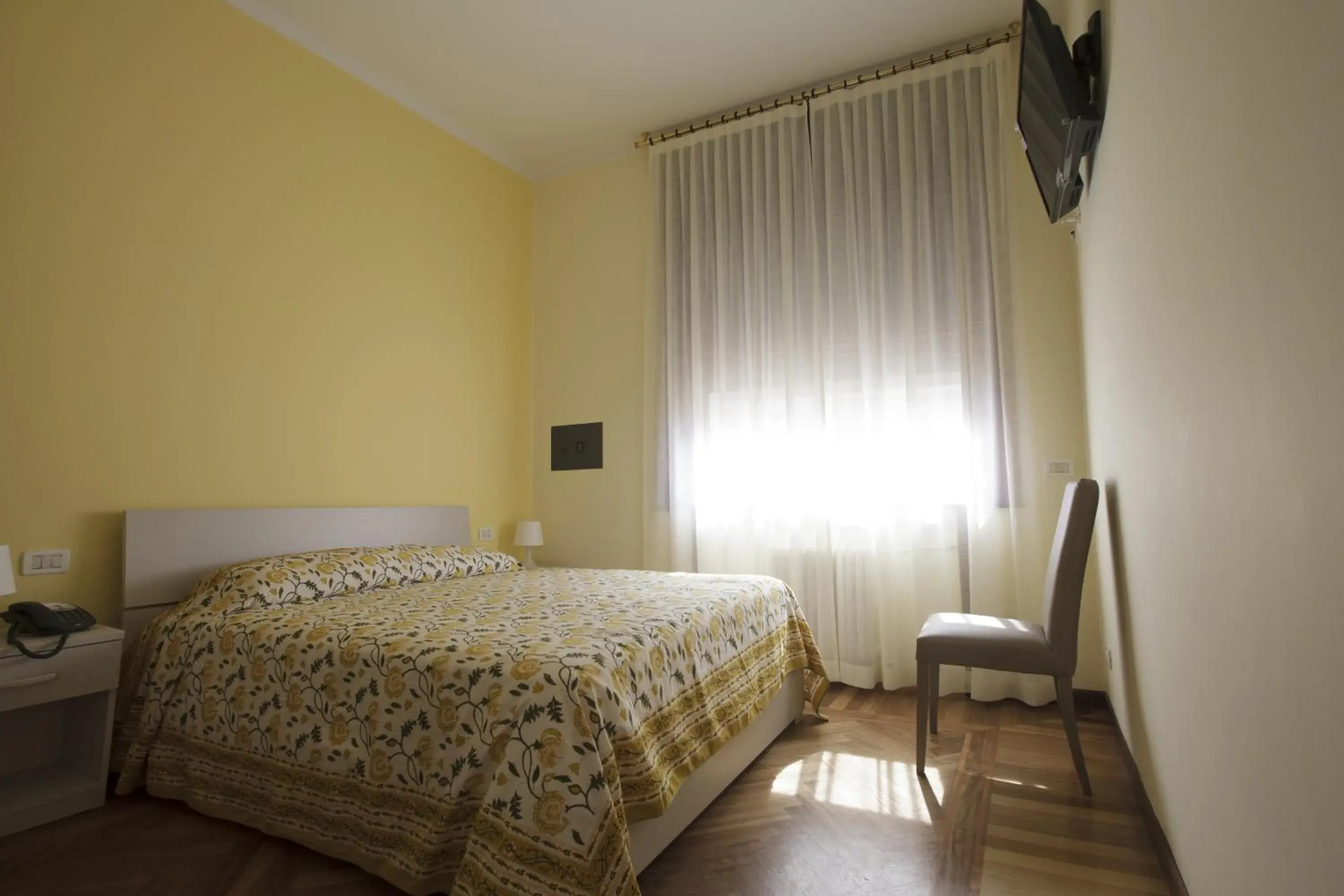 Double Room - single occupancy in Italy Inn Double Room - single occupancy in Italy Inn