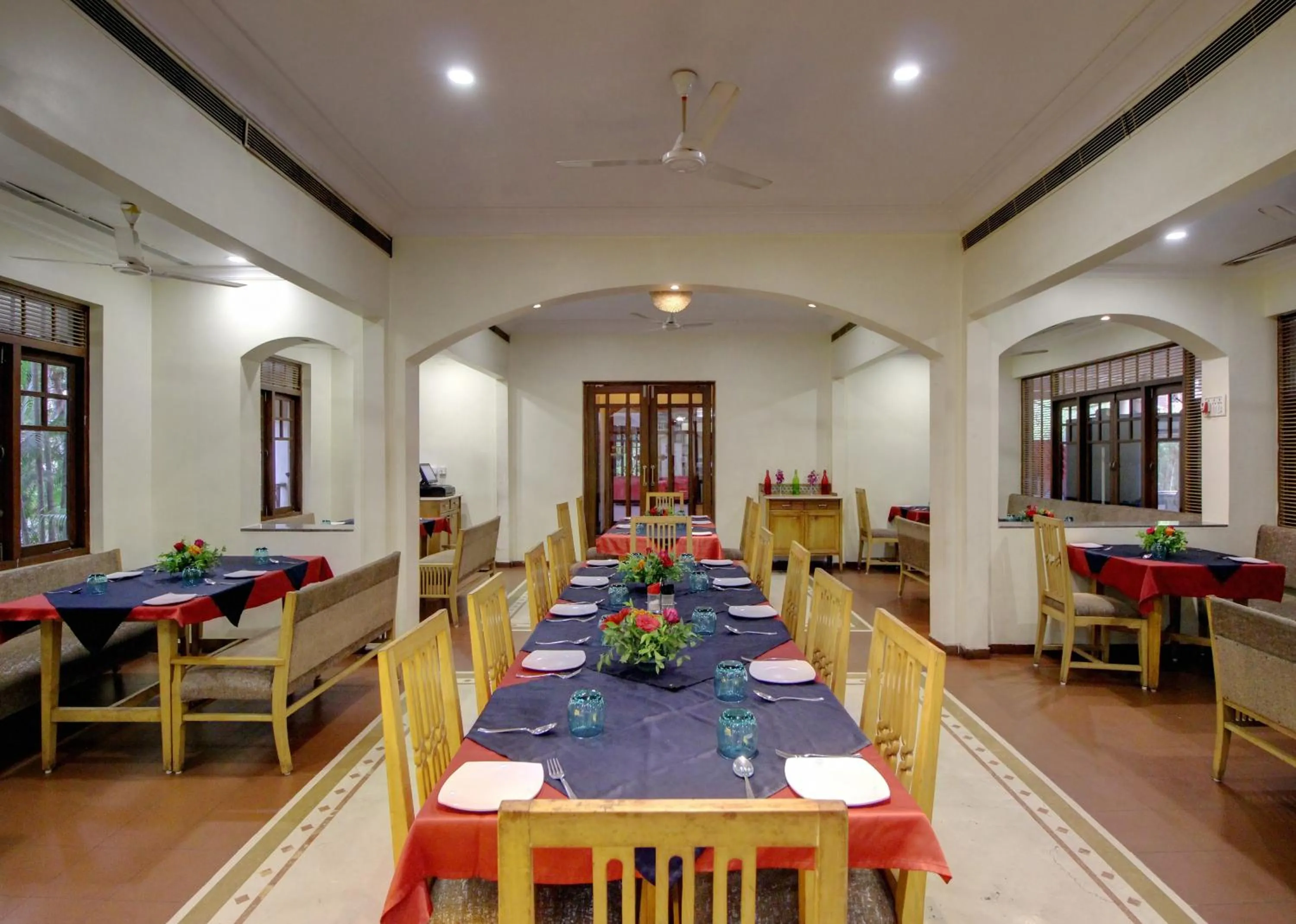 Restaurant/Places to Eat in Damanganga Valley Resort Silvassa
