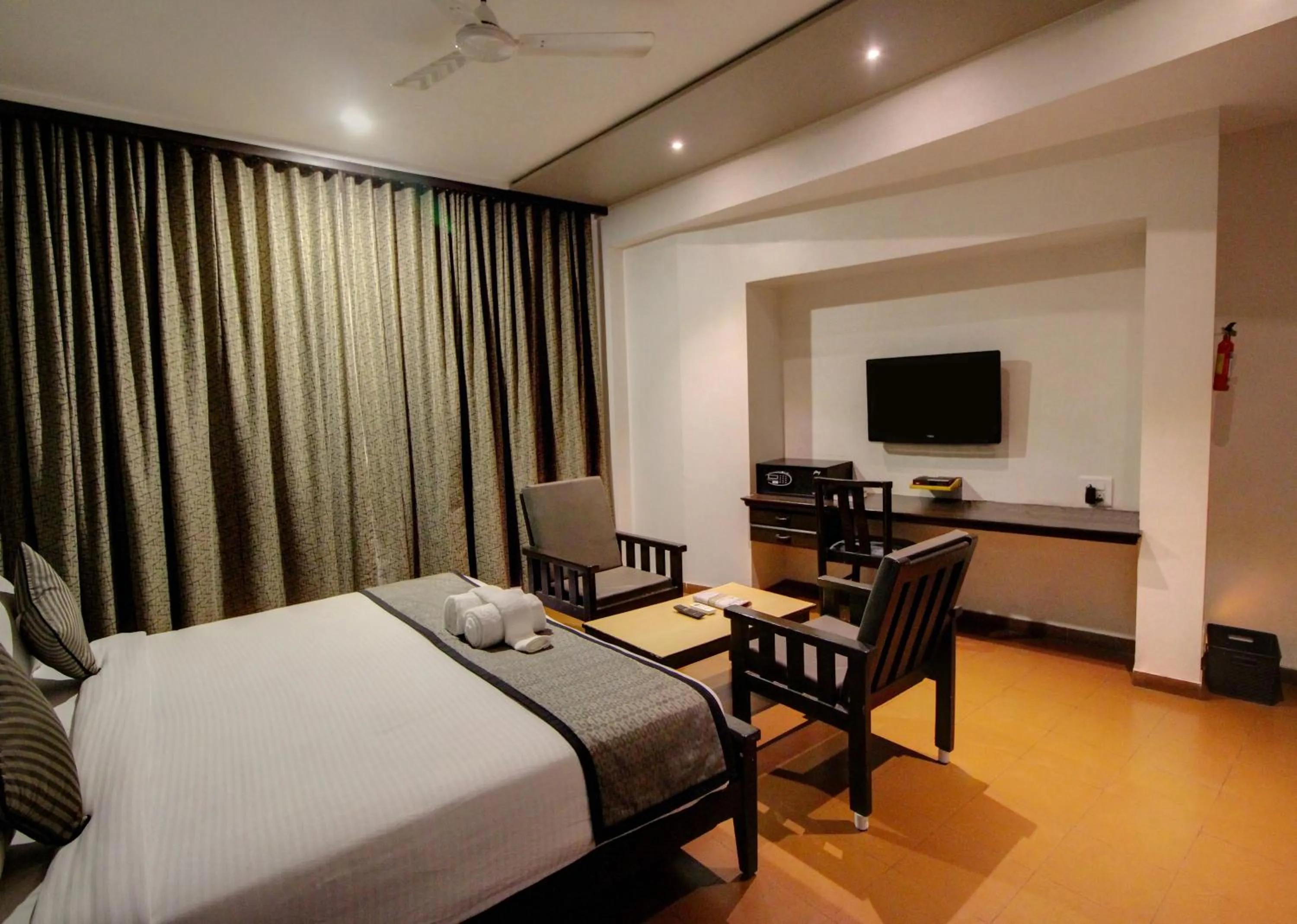 TV and multimedia, Bed in Damanganga Valley Resort Silvassa