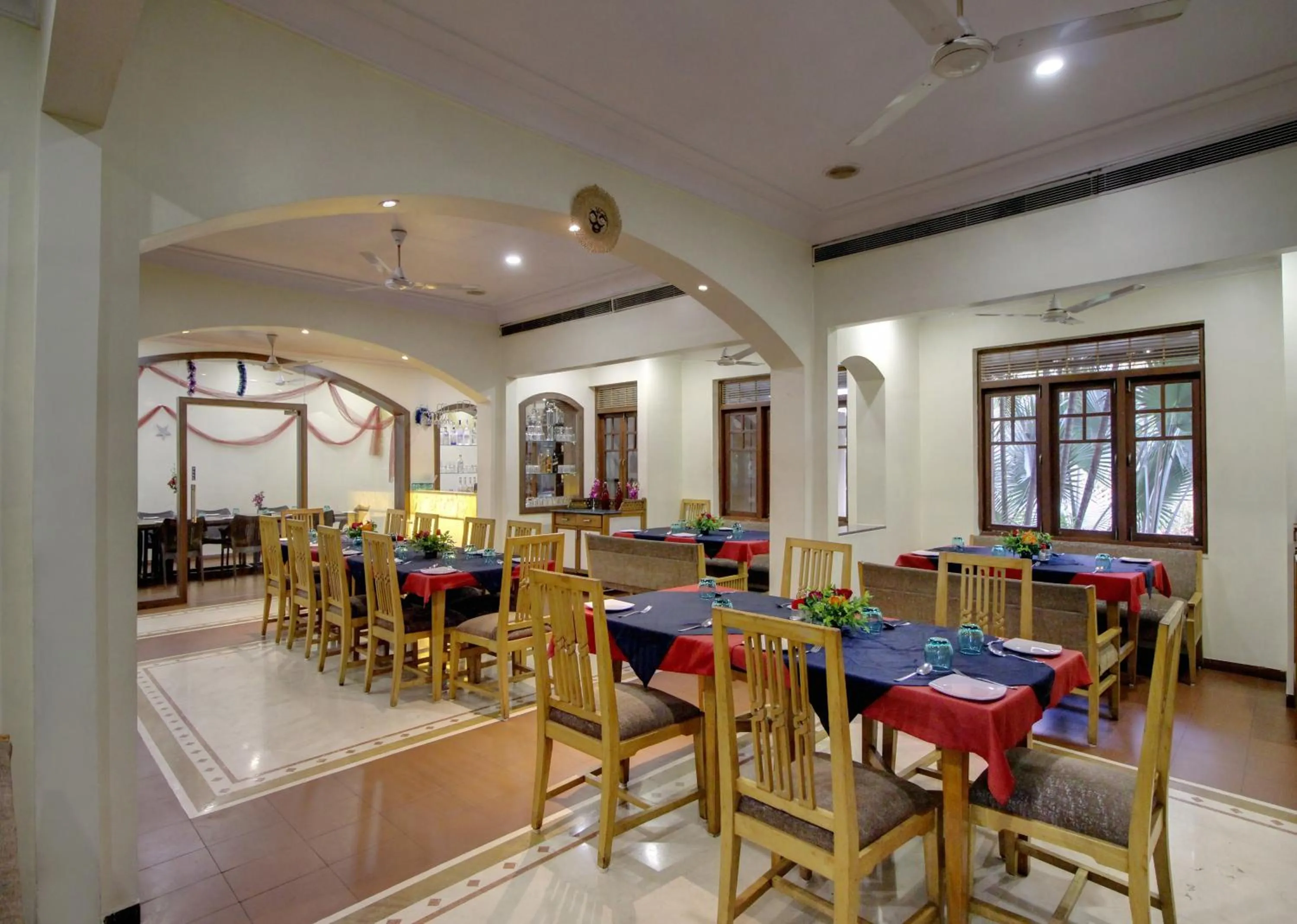 Restaurant/Places to Eat in Damanganga Valley Resort Silvassa