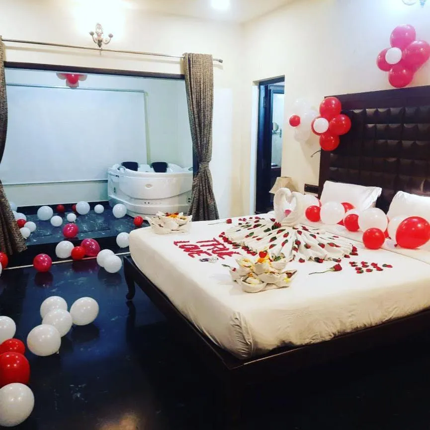 Photo of the whole room, Bed in Damanganga Valley Resort Silvassa