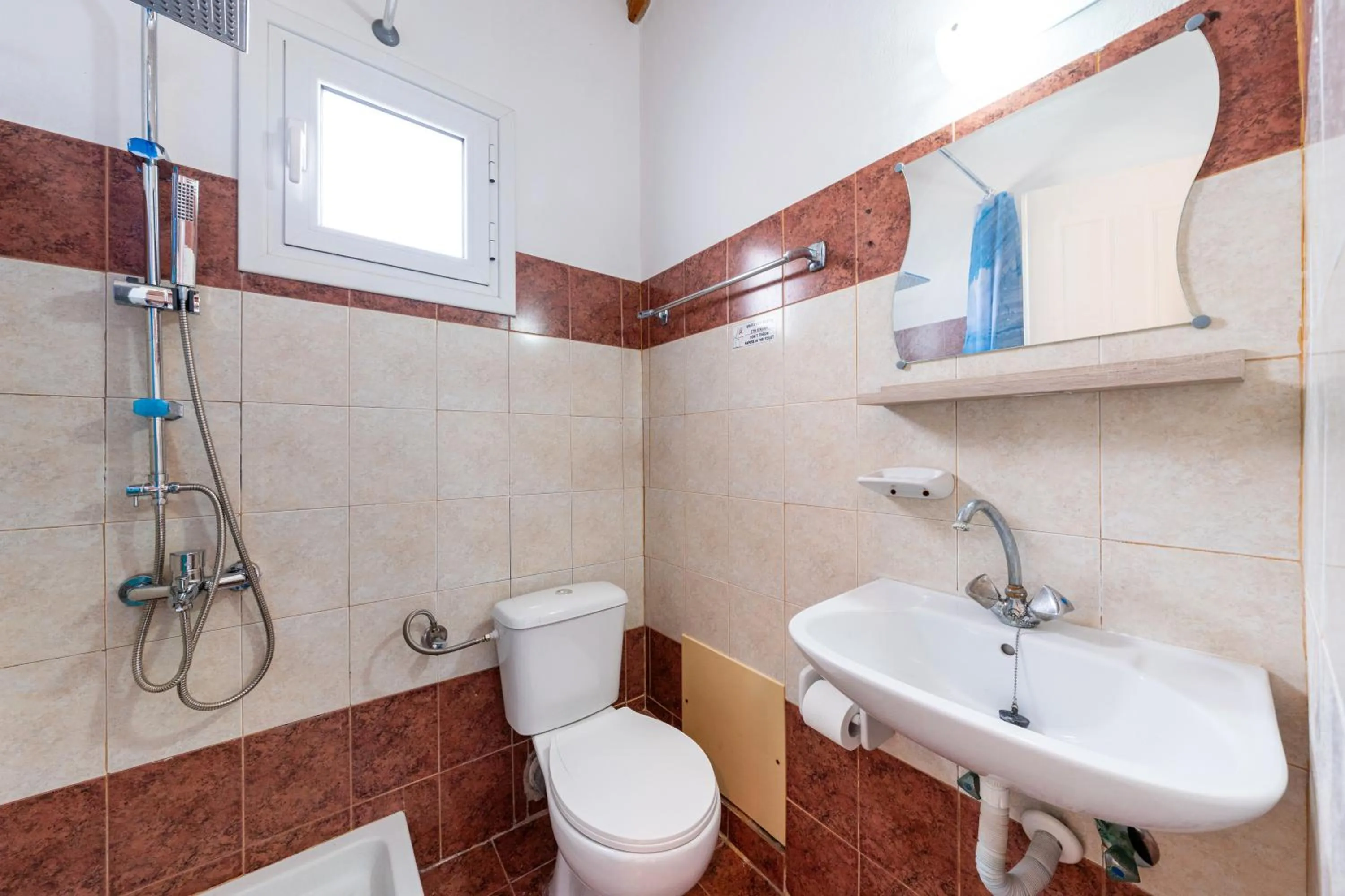 Bathroom in Kavos Panorama Complex