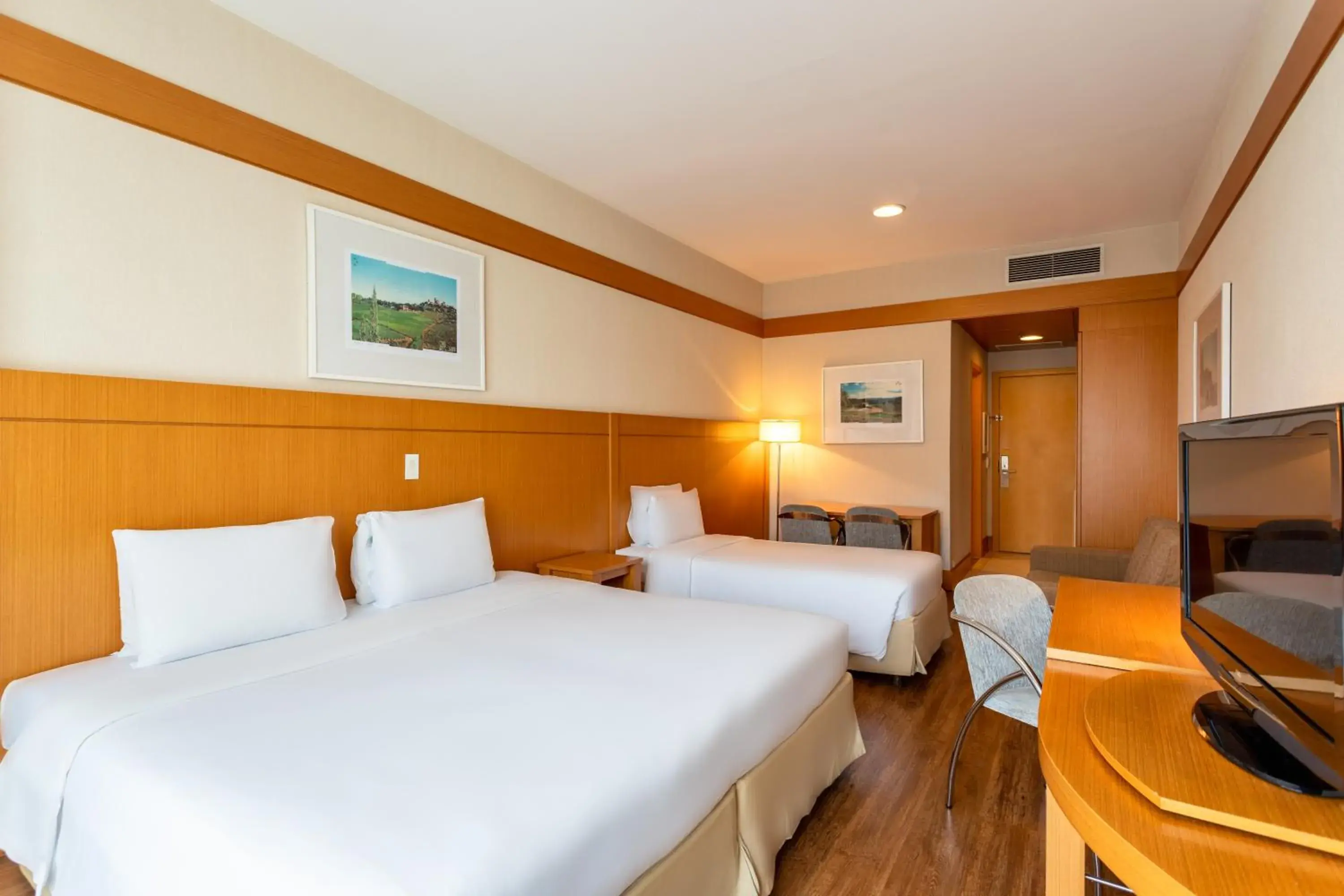 Superior 1 Queen, 1 Twin Bed, Non Smoking in Wyndham Garden São Paulo Convention Nortel Superior 1 Queen, 1 Twin Bed, Non Smoking in Wyndham Garden São Paulo Convention Nortel