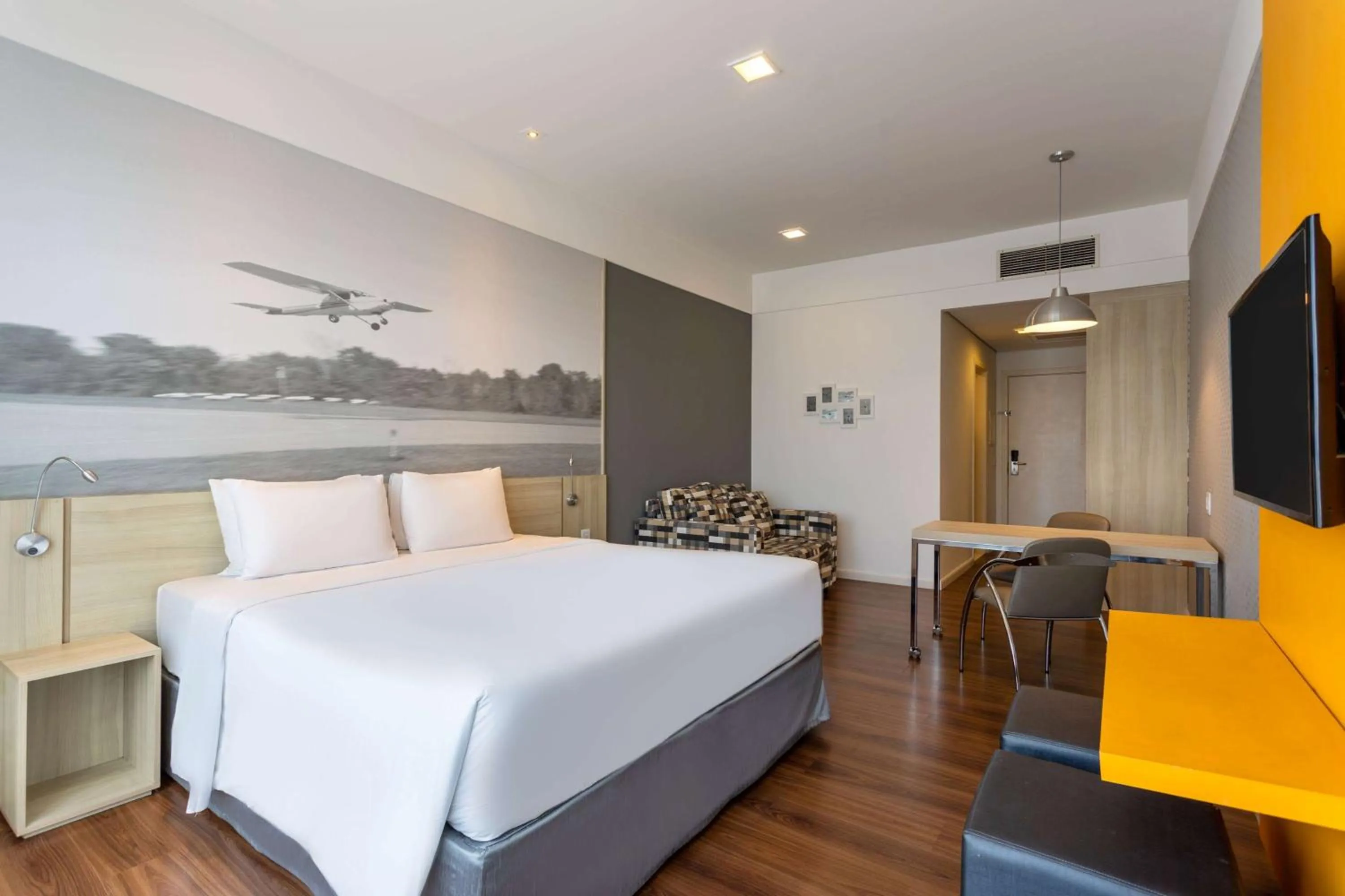 Photo of the whole room, Bed in Wyndham Garden São Paulo Convention Nortel