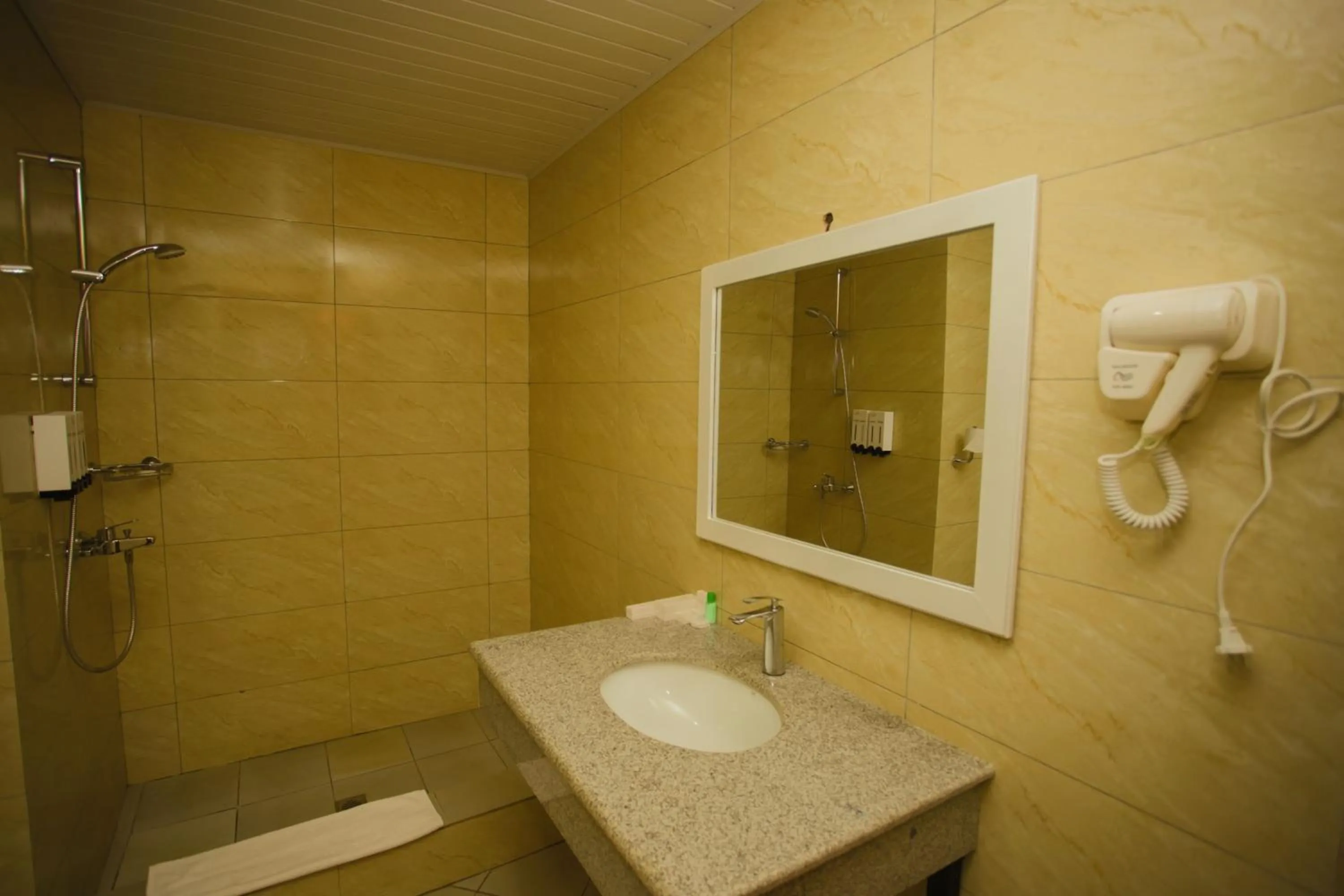 Shower in Haile Hotel Wolaita