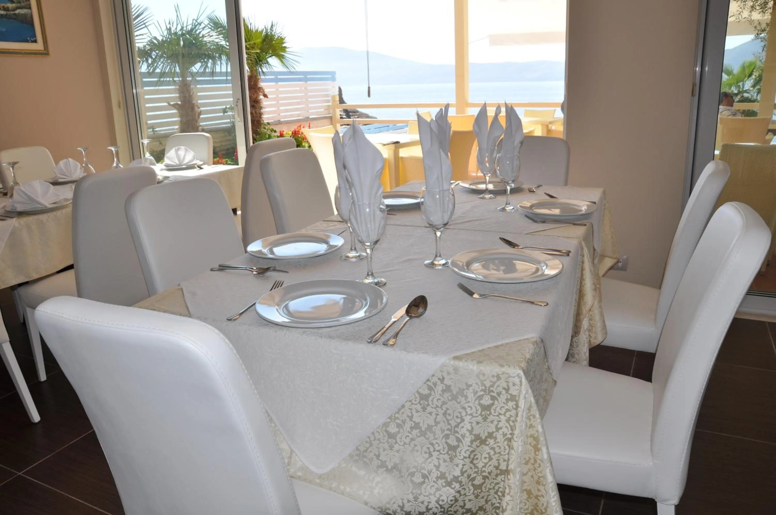 Restaurant/places to eat in Coral Hotel & Resort