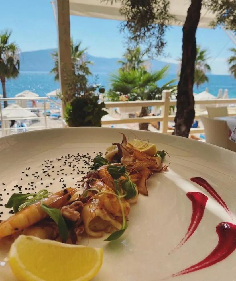 Restaurant/places to eat in Coral Hotel & Resort