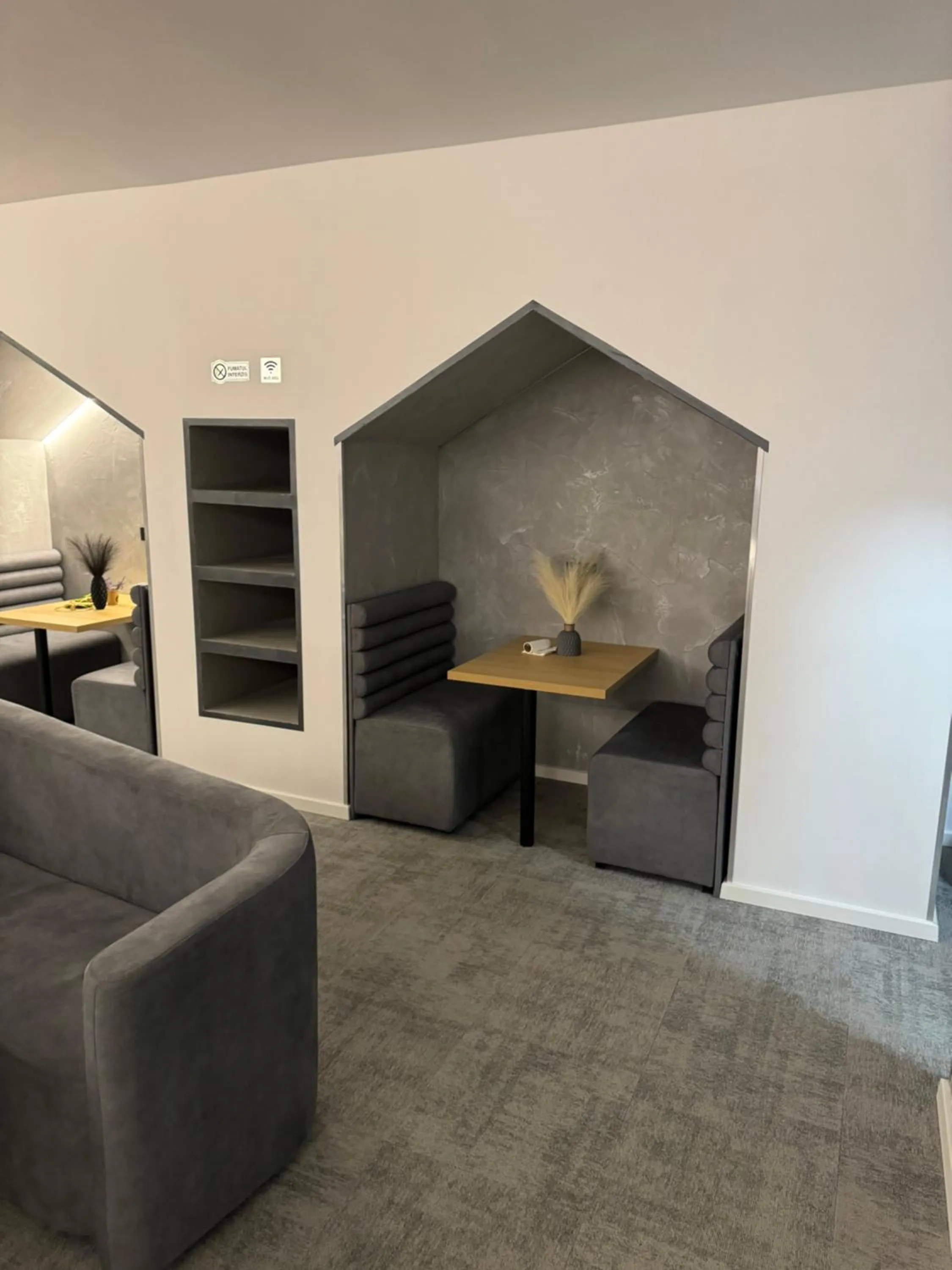 Communal lounge/ TV room in URBAN BUDGET HOTEL