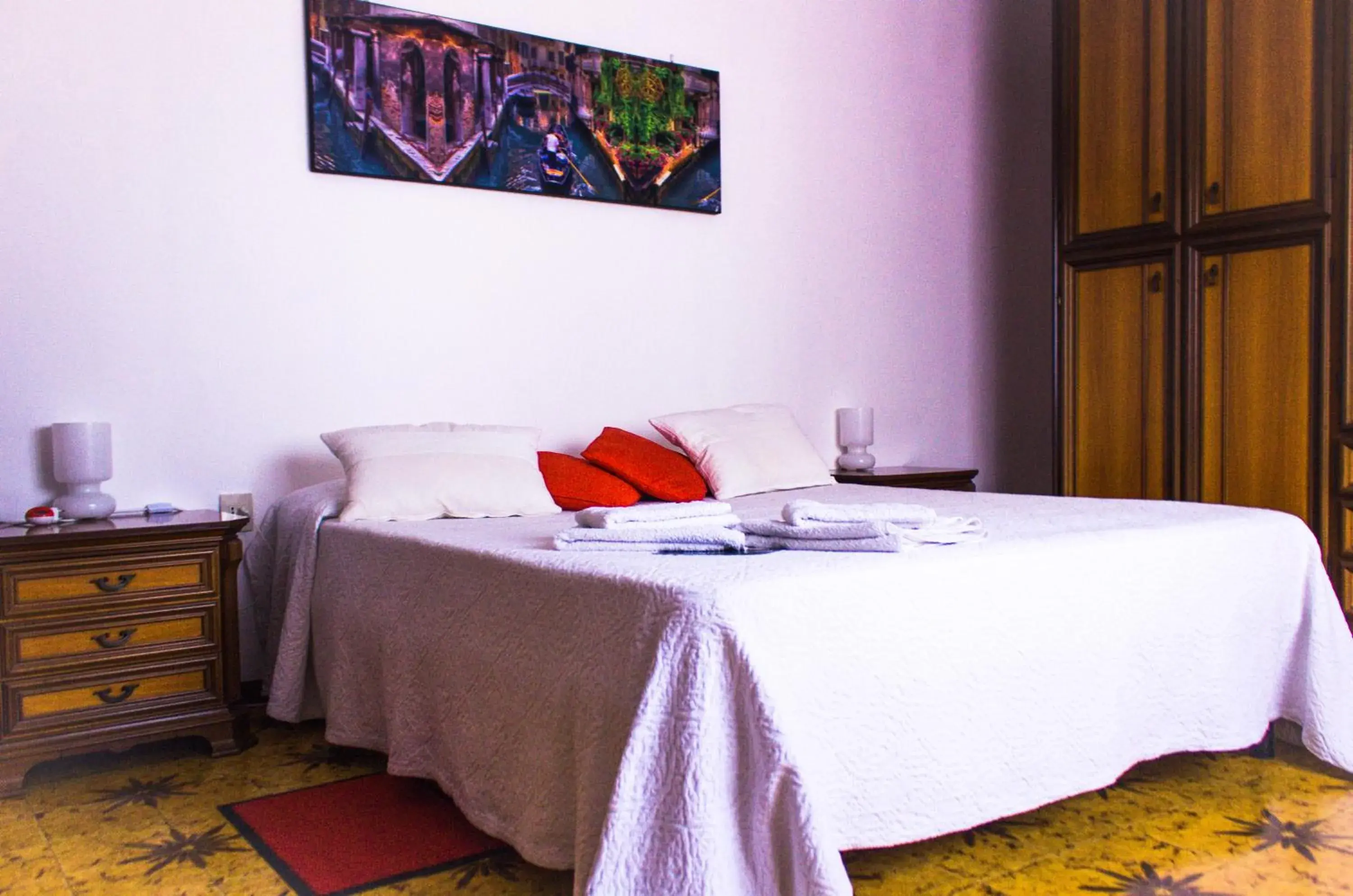 Basic Triple Room with Shared Bathroom in B&B Airport Venice Diego Basic Triple Room with Shared Bathroom in B&B Airport Venice Diego