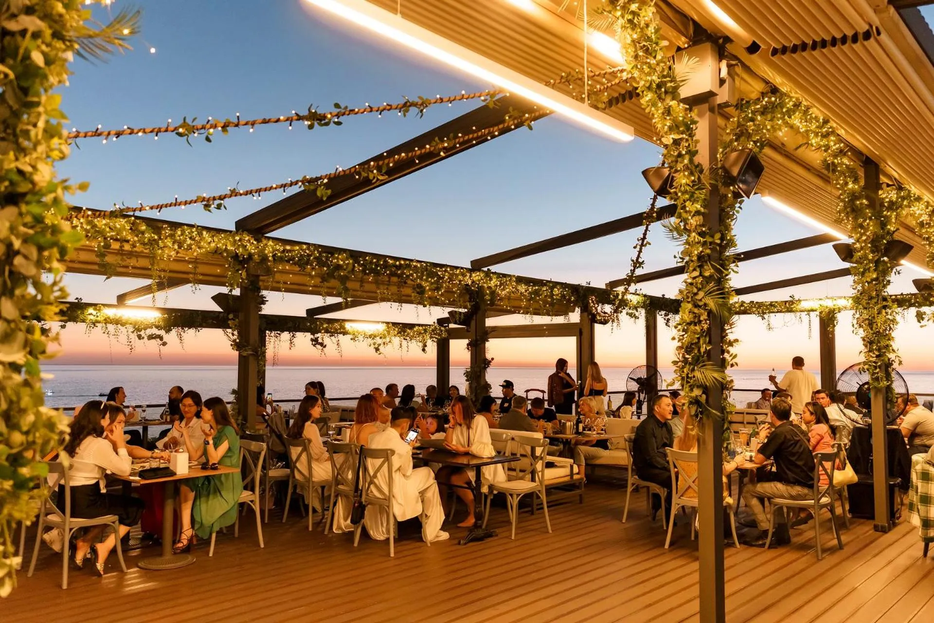 Restaurant/places to eat in Caspian Riviera Grand Palace Hotel