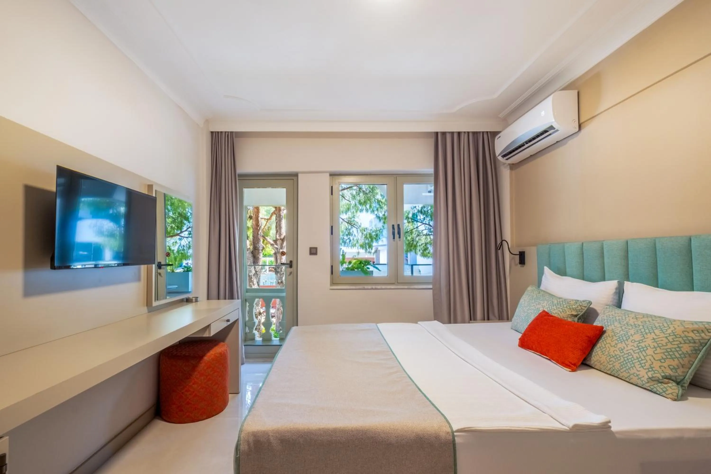 Photo of the whole room, Bed in Rose Garden Premium - Ultra All Inclusive