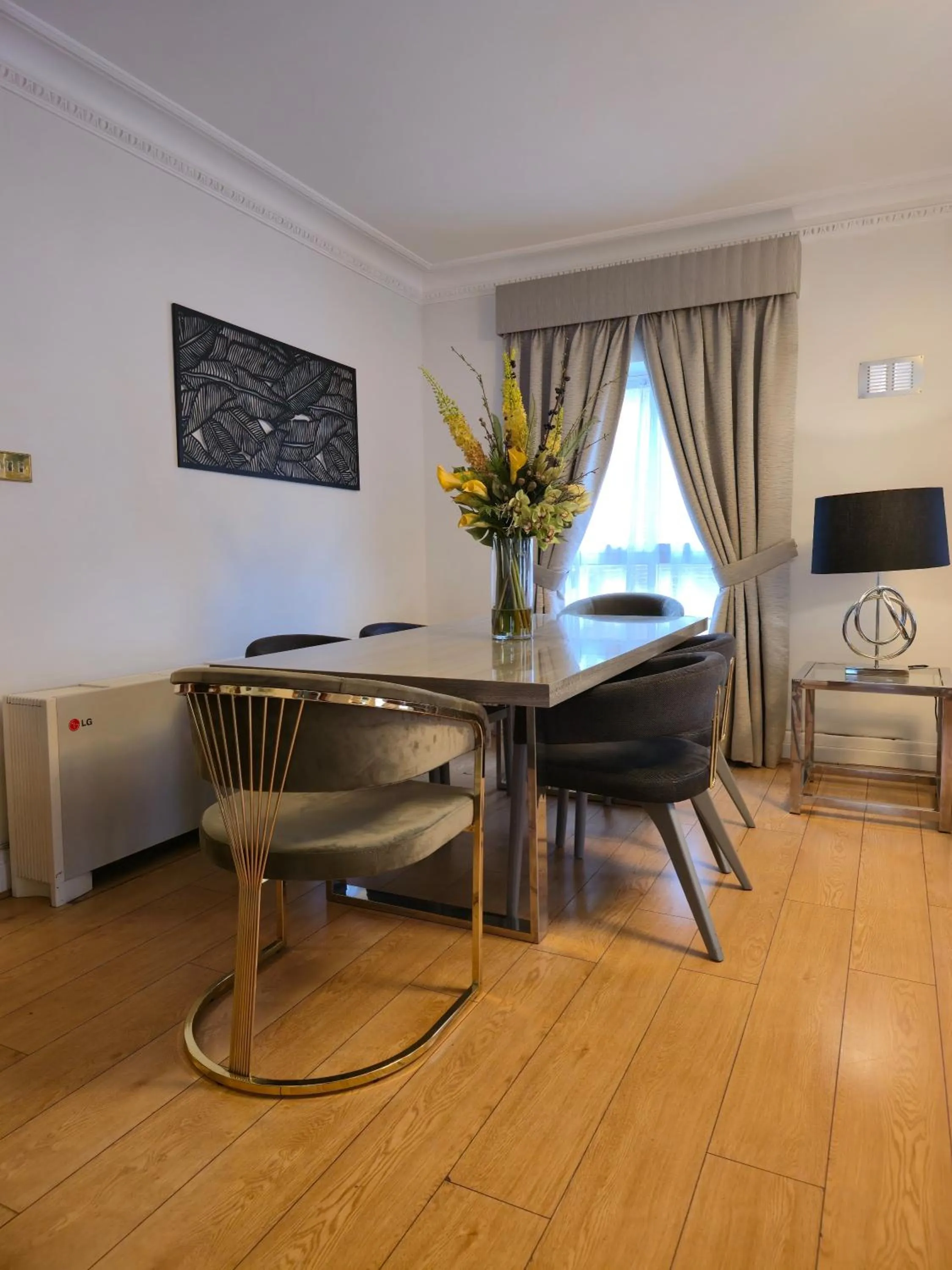 Living room in CARLTON COURT - MAYFAIR