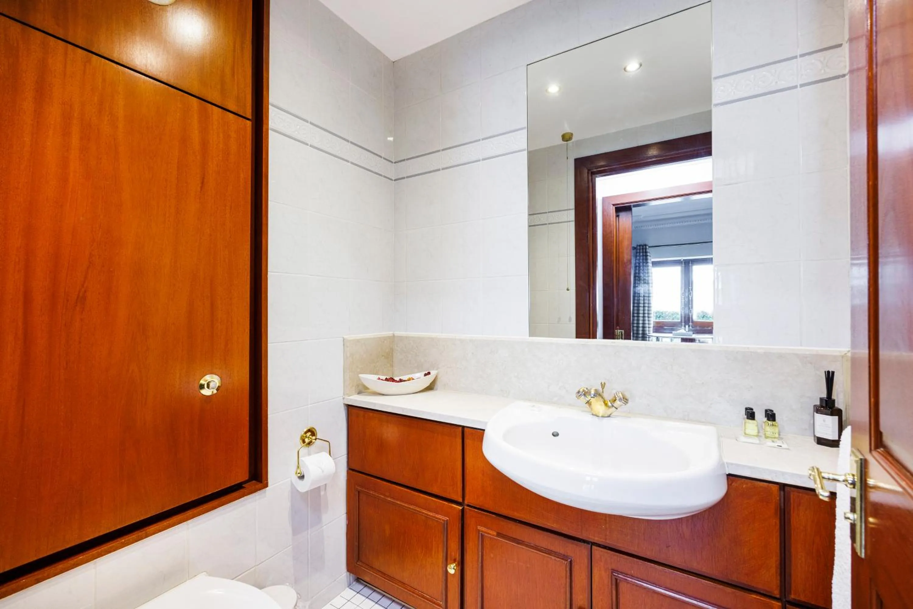 Bathroom in CARLTON COURT - MAYFAIR