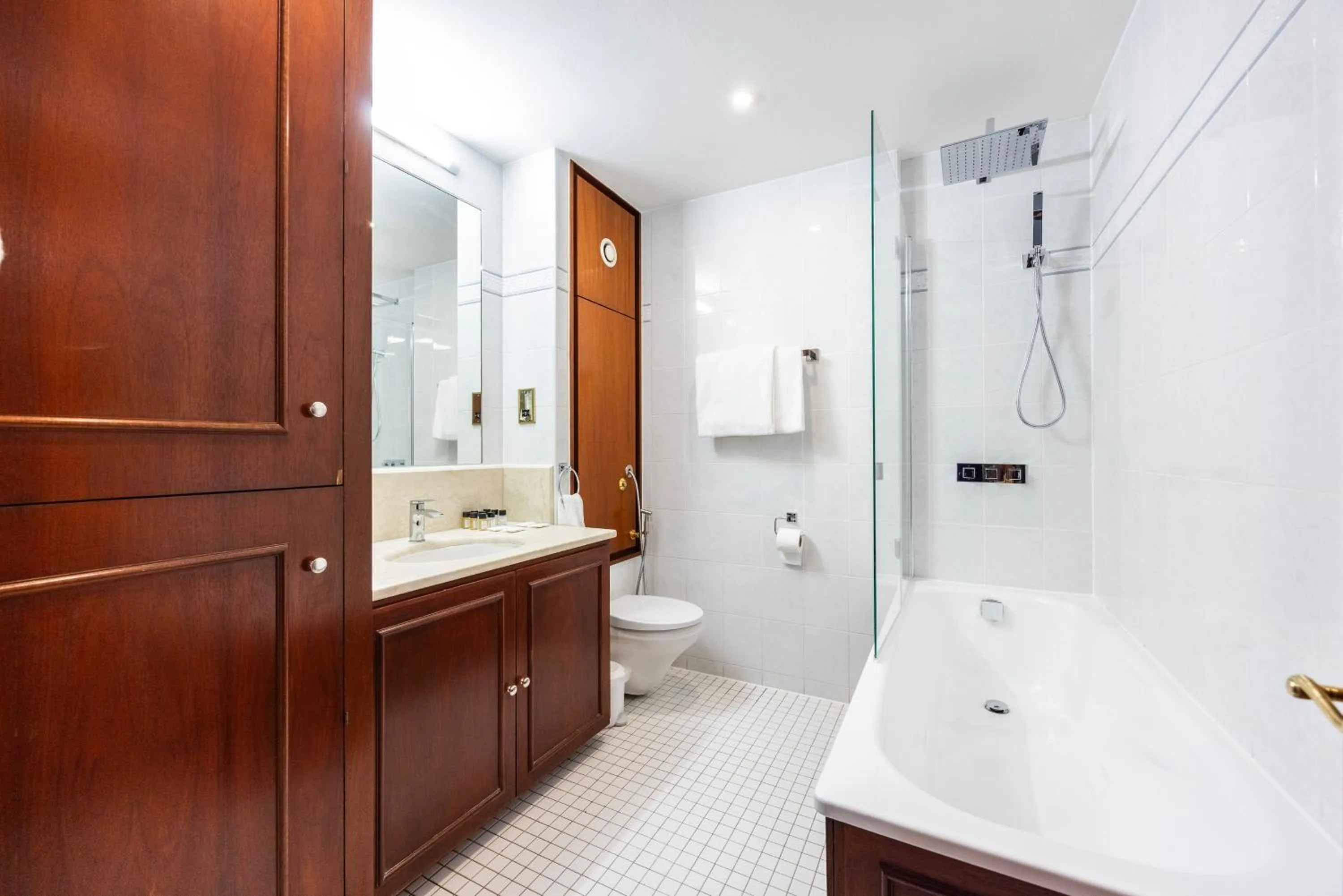 Bathroom in CARLTON COURT - MAYFAIR