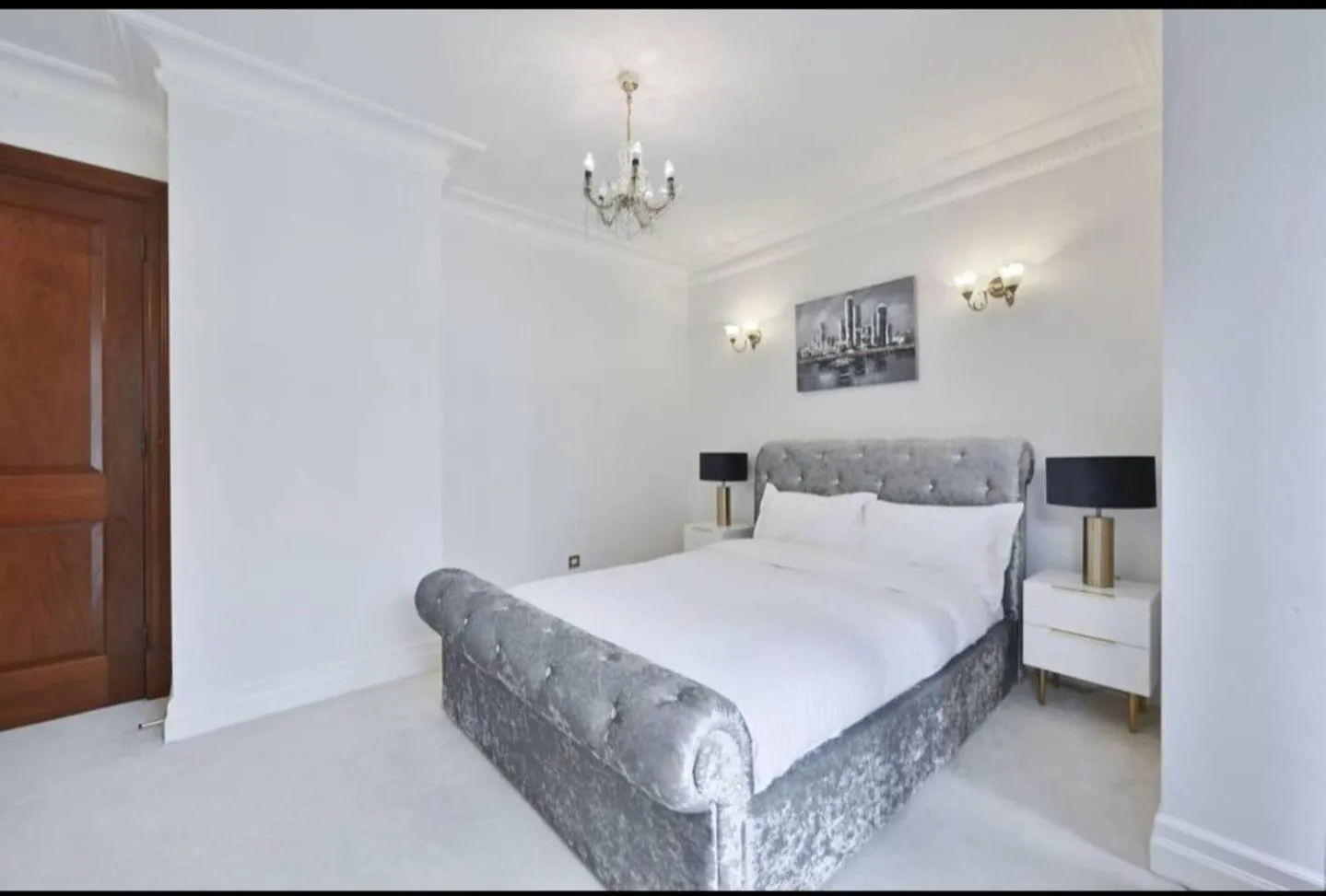 Bedroom, Bed in CARLTON COURT - MAYFAIR