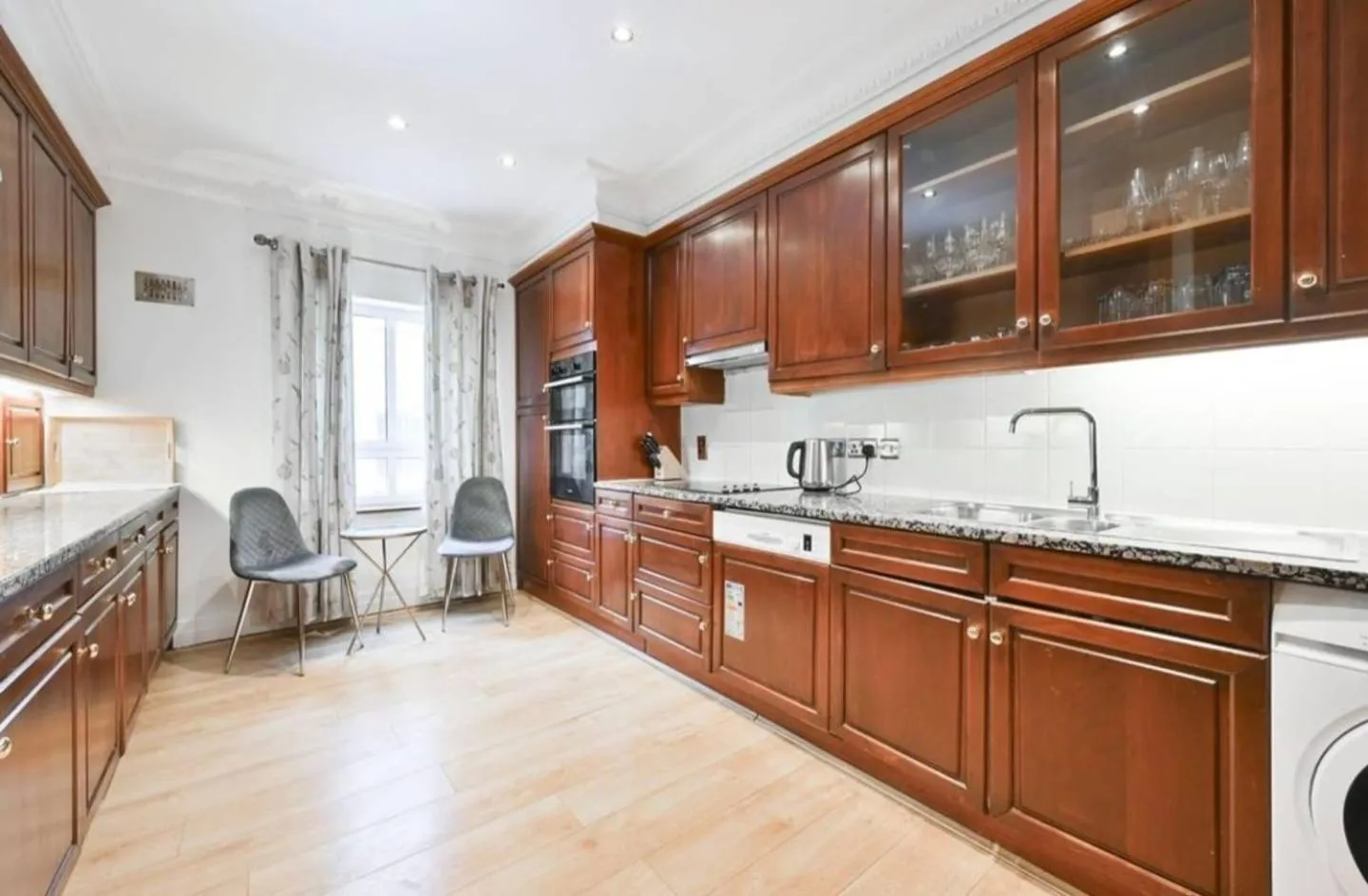 Kitchen or kitchenette in CARLTON COURT - MAYFAIR