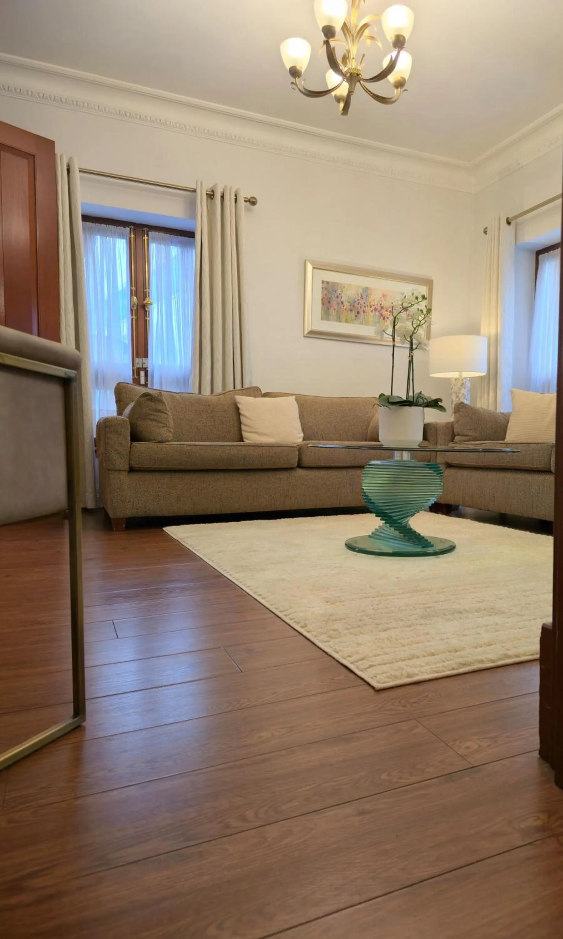 Living room in CARLTON COURT - MAYFAIR