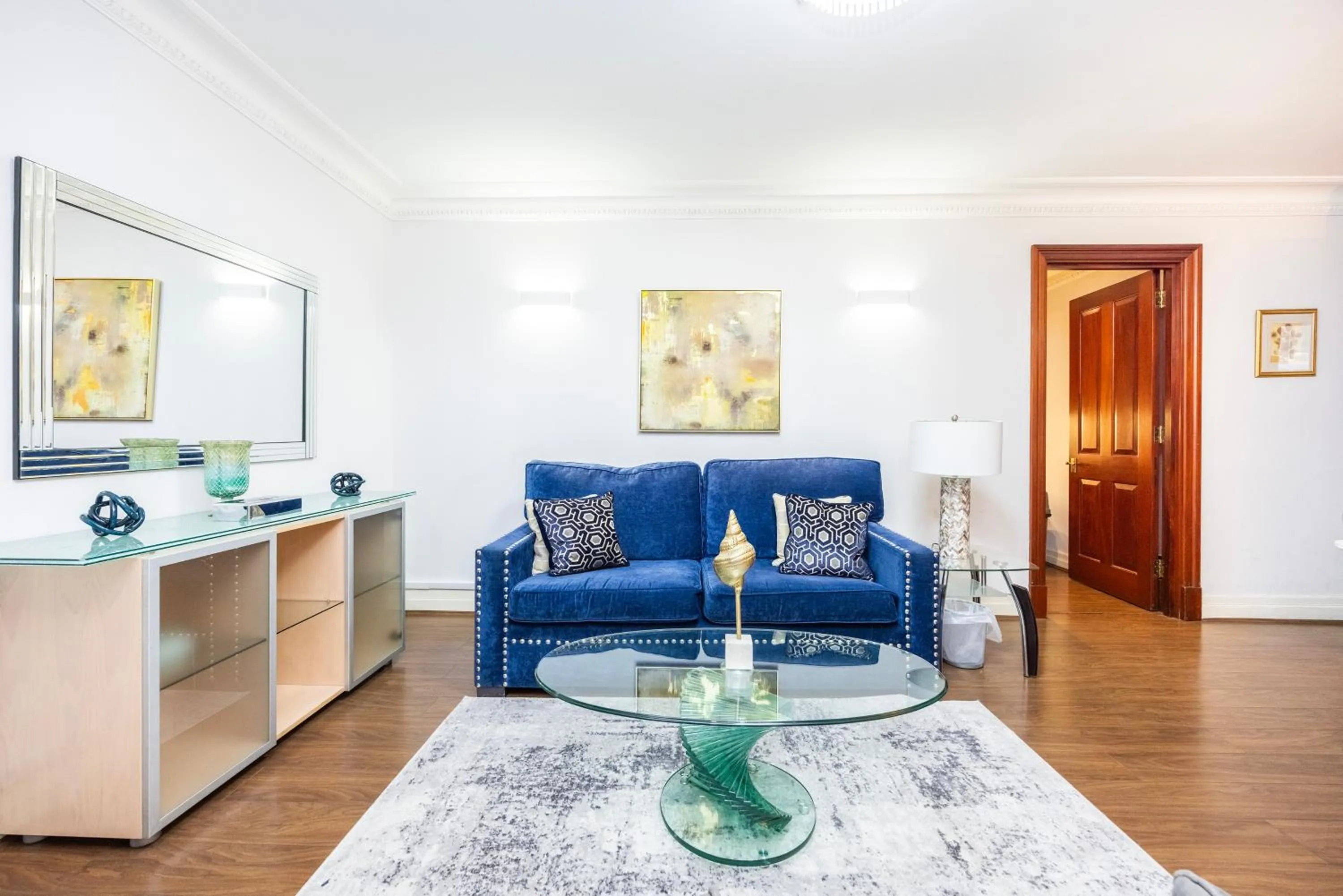 Living room in CARLTON COURT - MAYFAIR