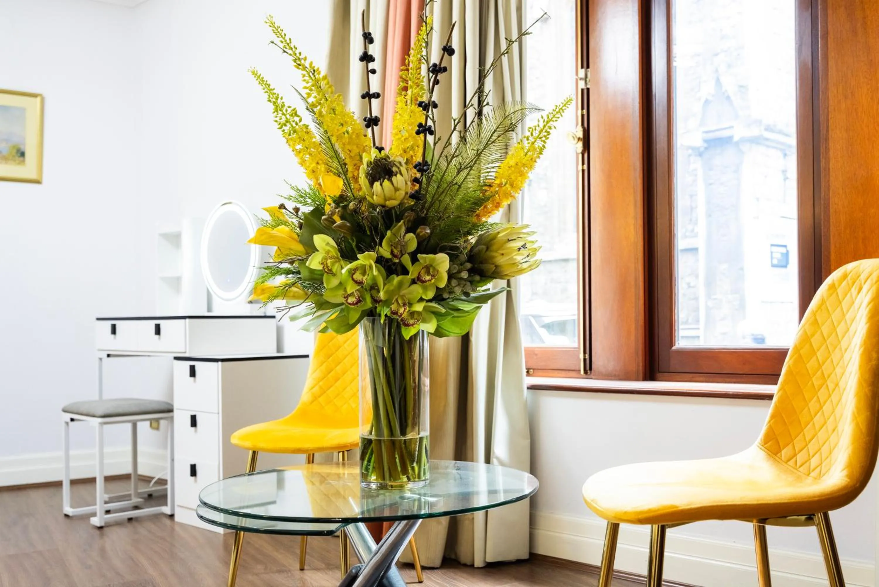 Living room in CARLTON COURT - MAYFAIR