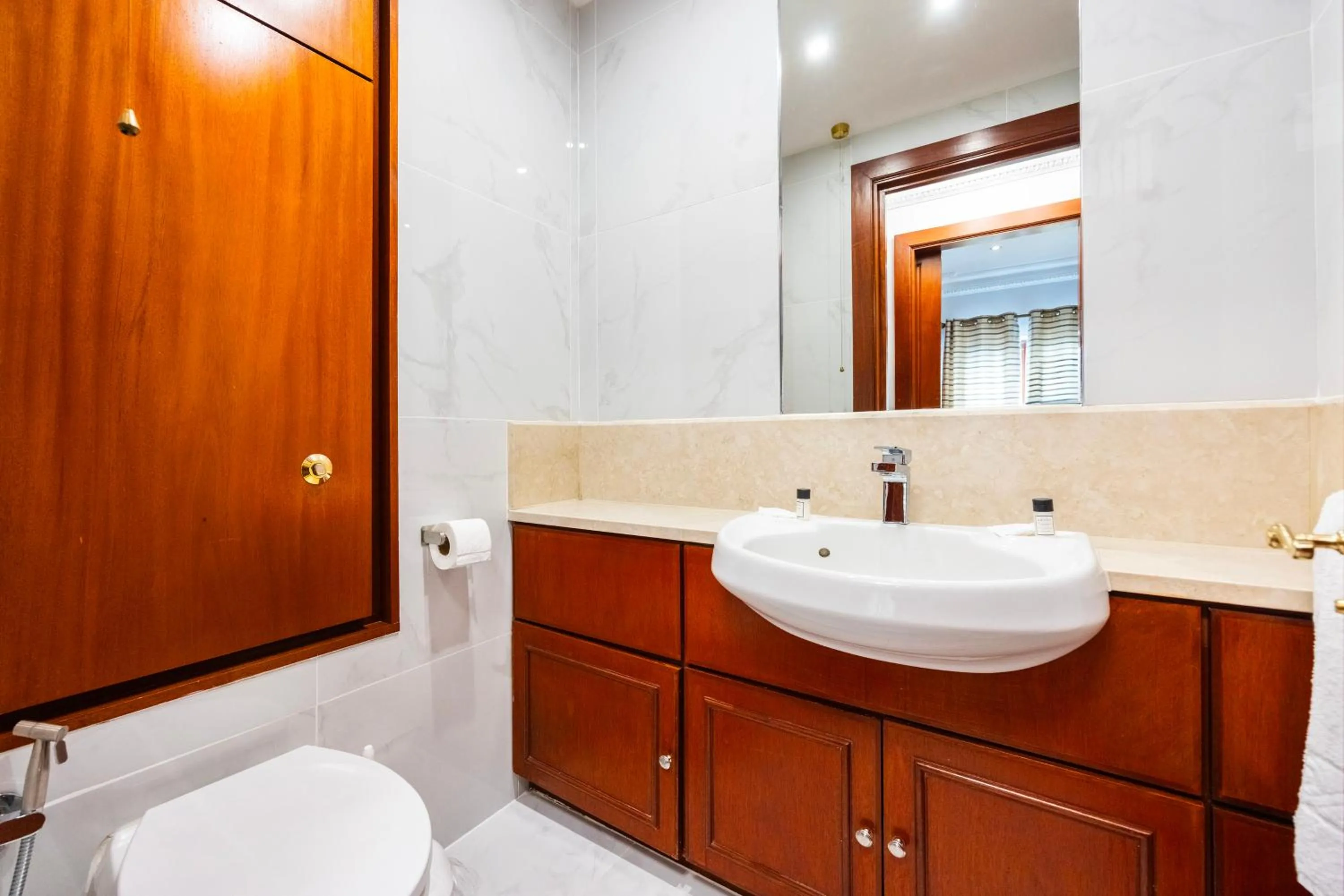 Toilet in CARLTON COURT - MAYFAIR