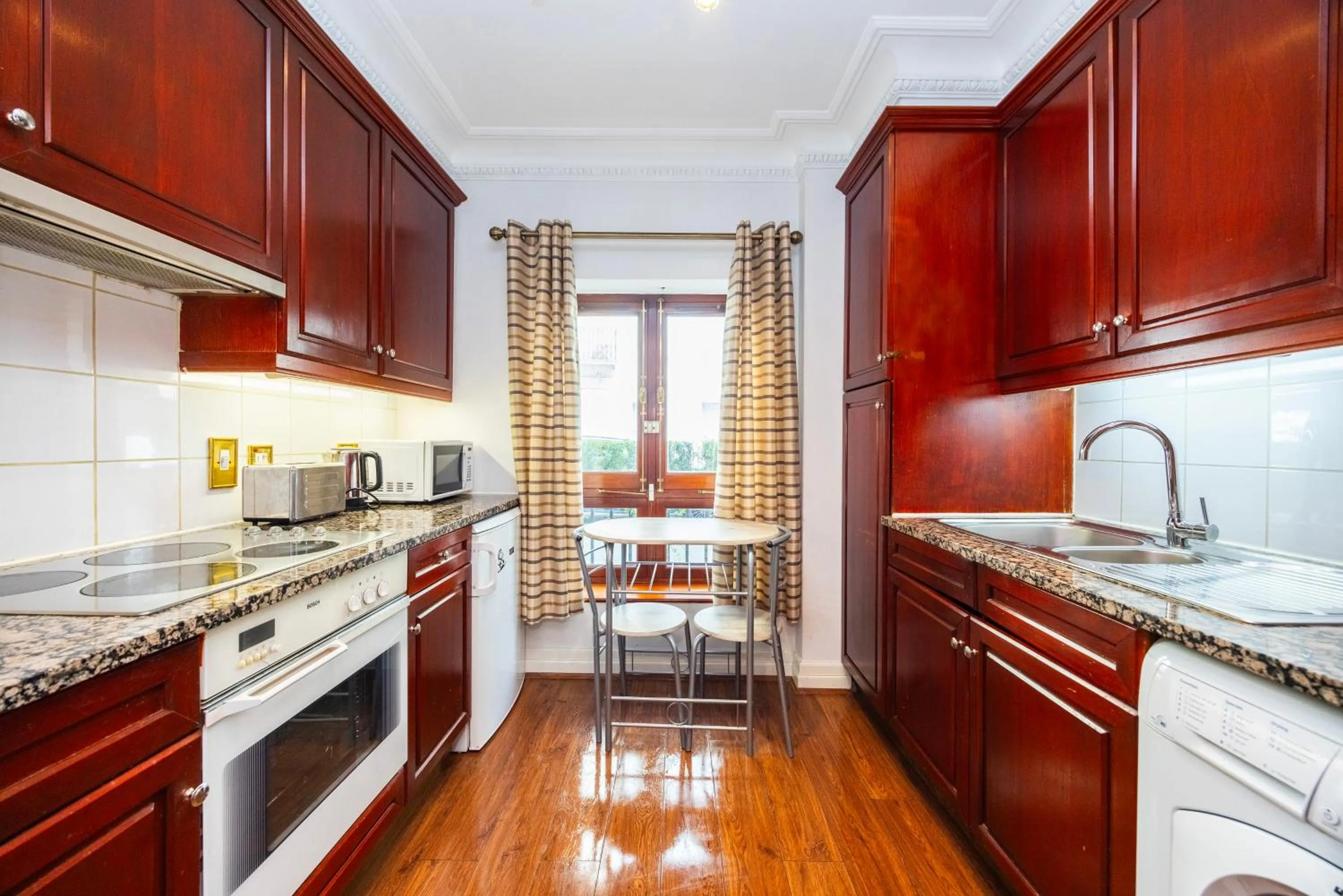 Kitchen or kitchenette in CARLTON COURT - MAYFAIR