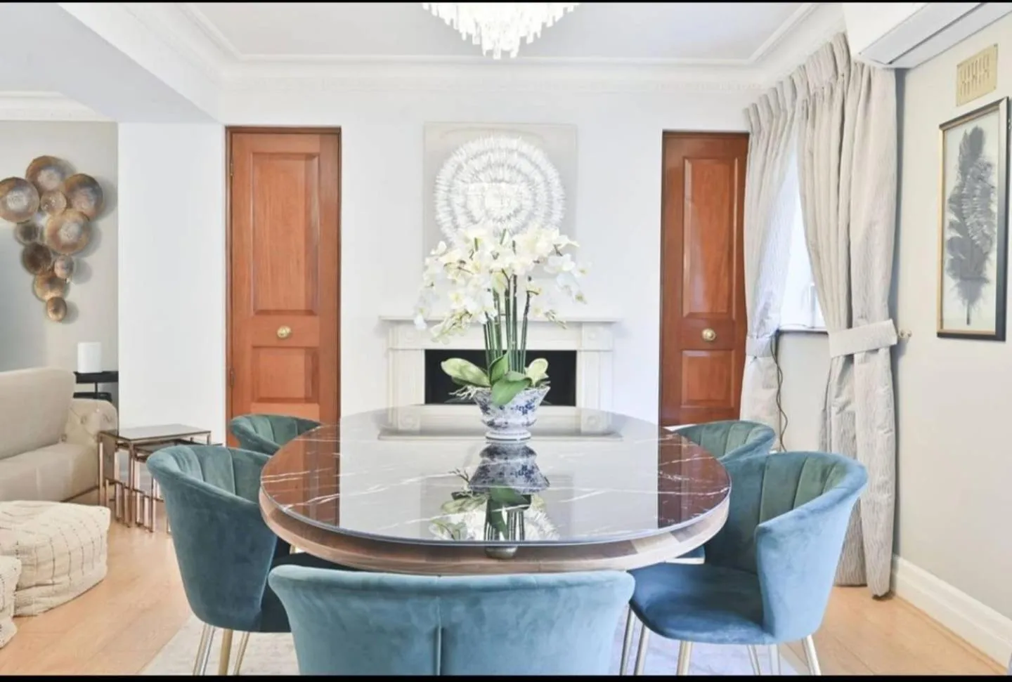 Living room in CARLTON COURT - MAYFAIR