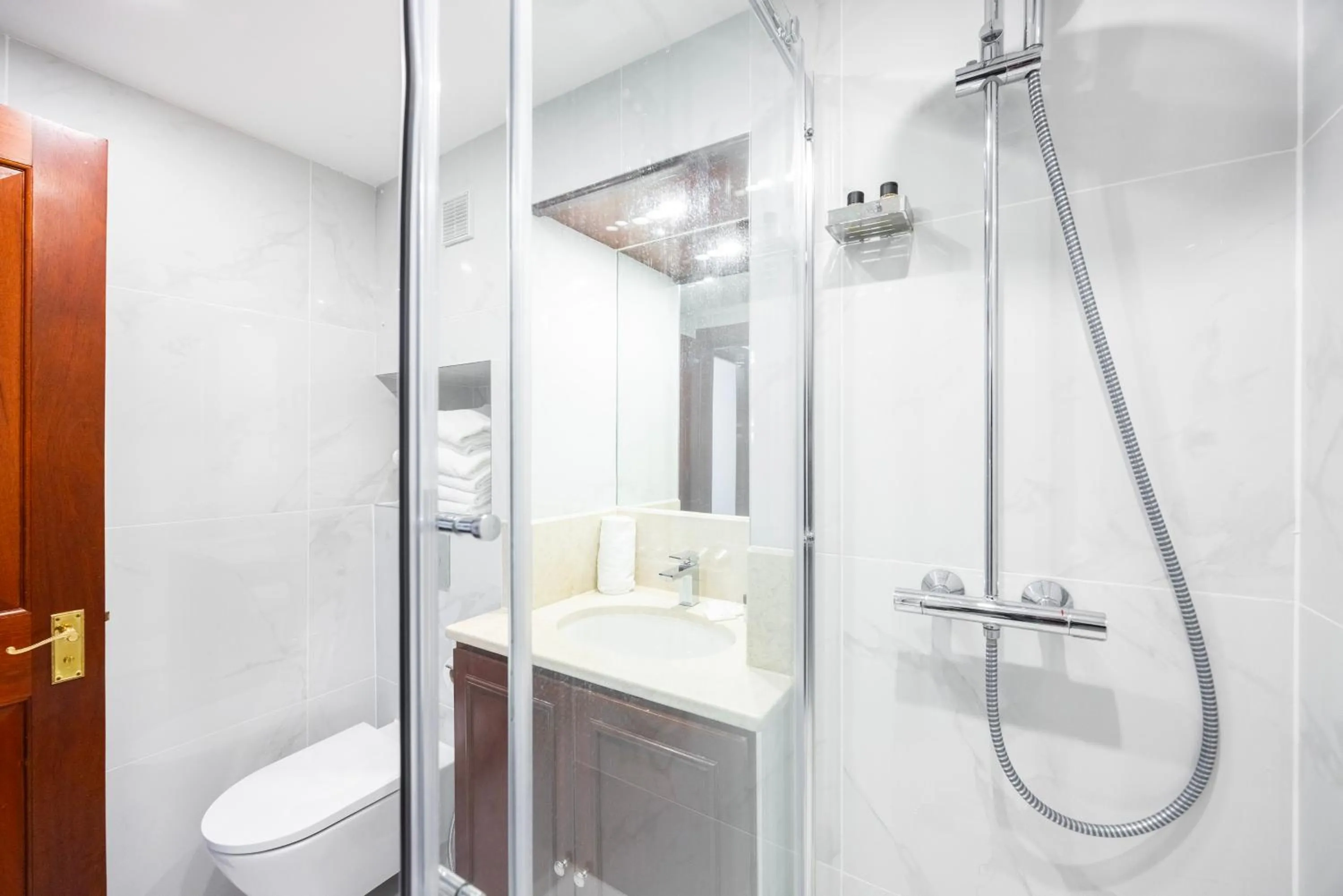 Shower in CARLTON COURT - MAYFAIR