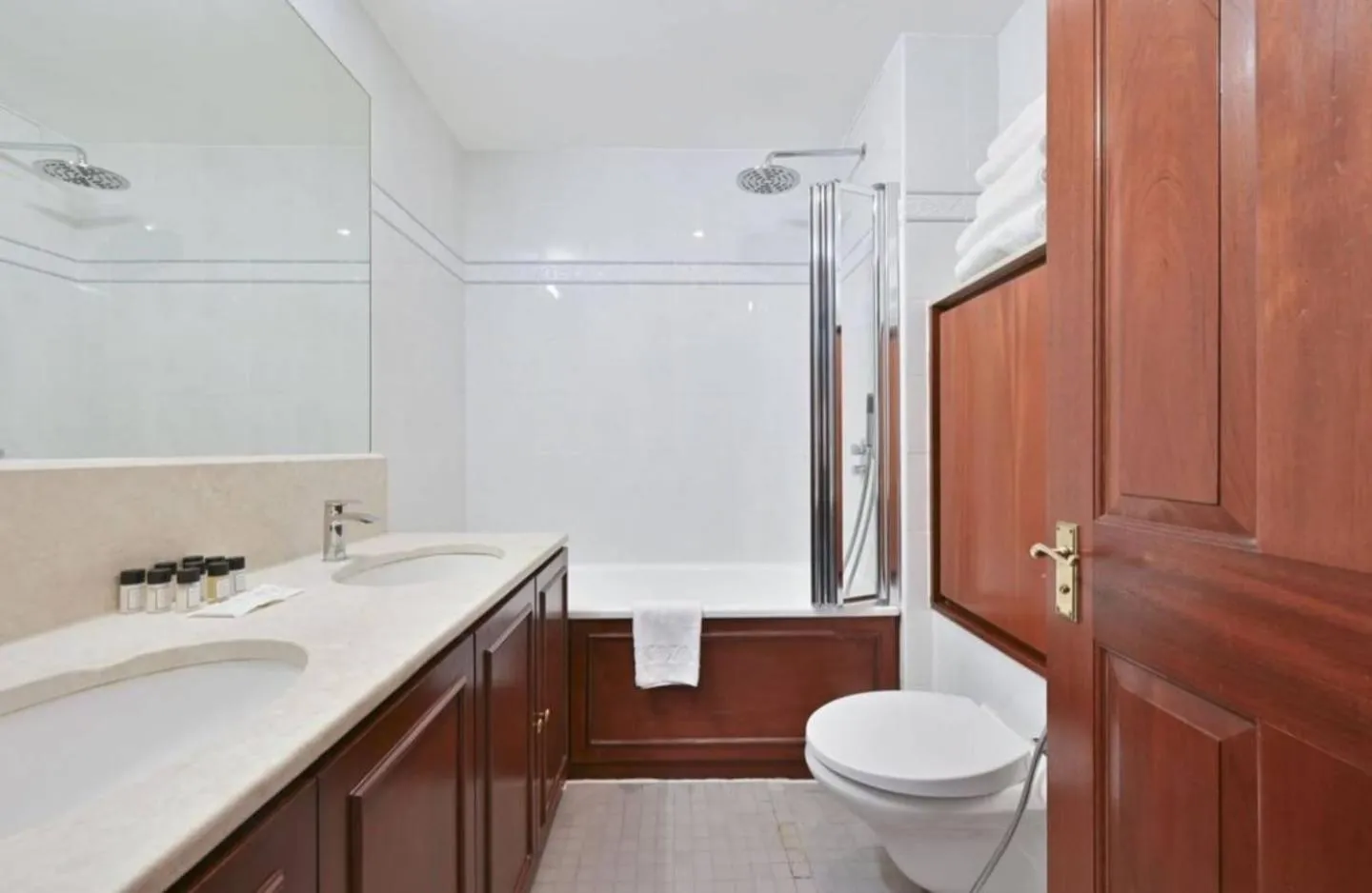 Toilet in CARLTON COURT - MAYFAIR