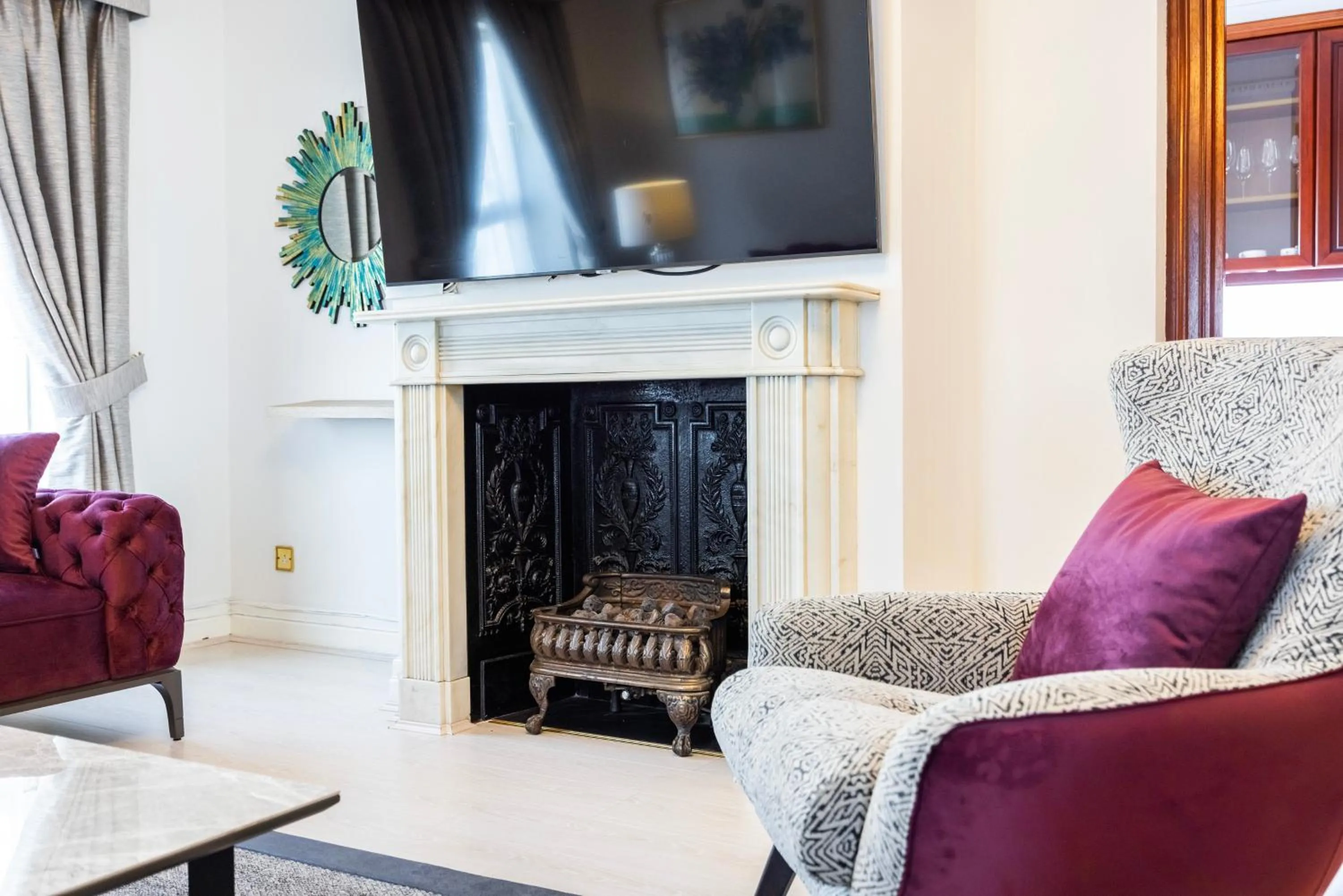 Communal lounge/ TV room in CARLTON COURT - MAYFAIR