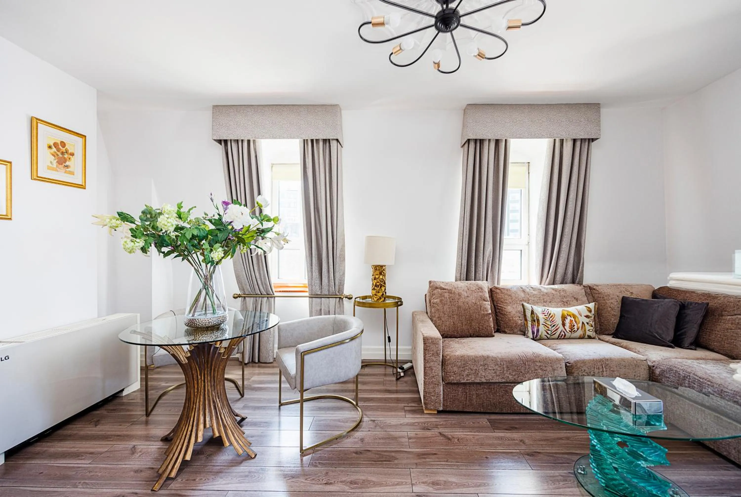 Living room in CARLTON COURT - MAYFAIR