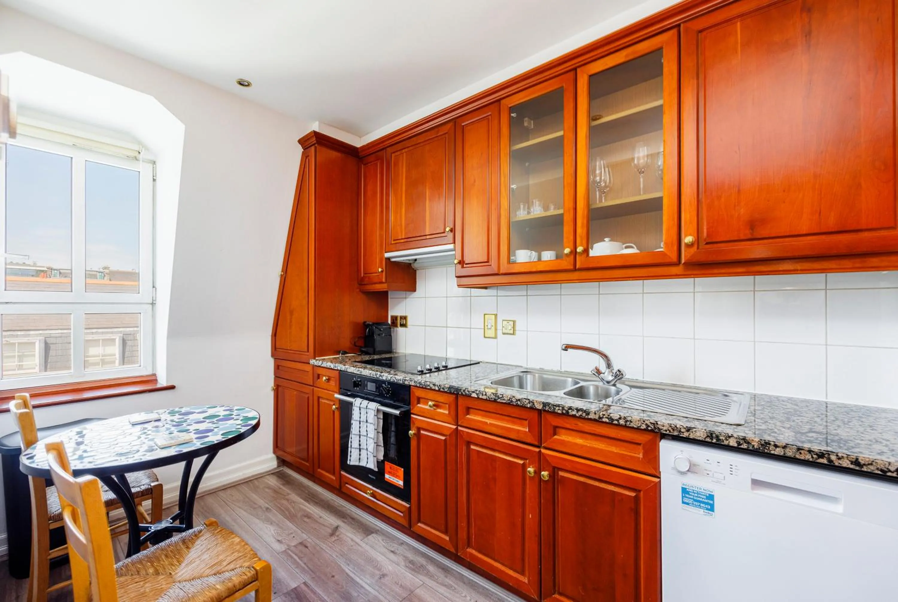 Kitchen or kitchenette in CARLTON COURT - MAYFAIR