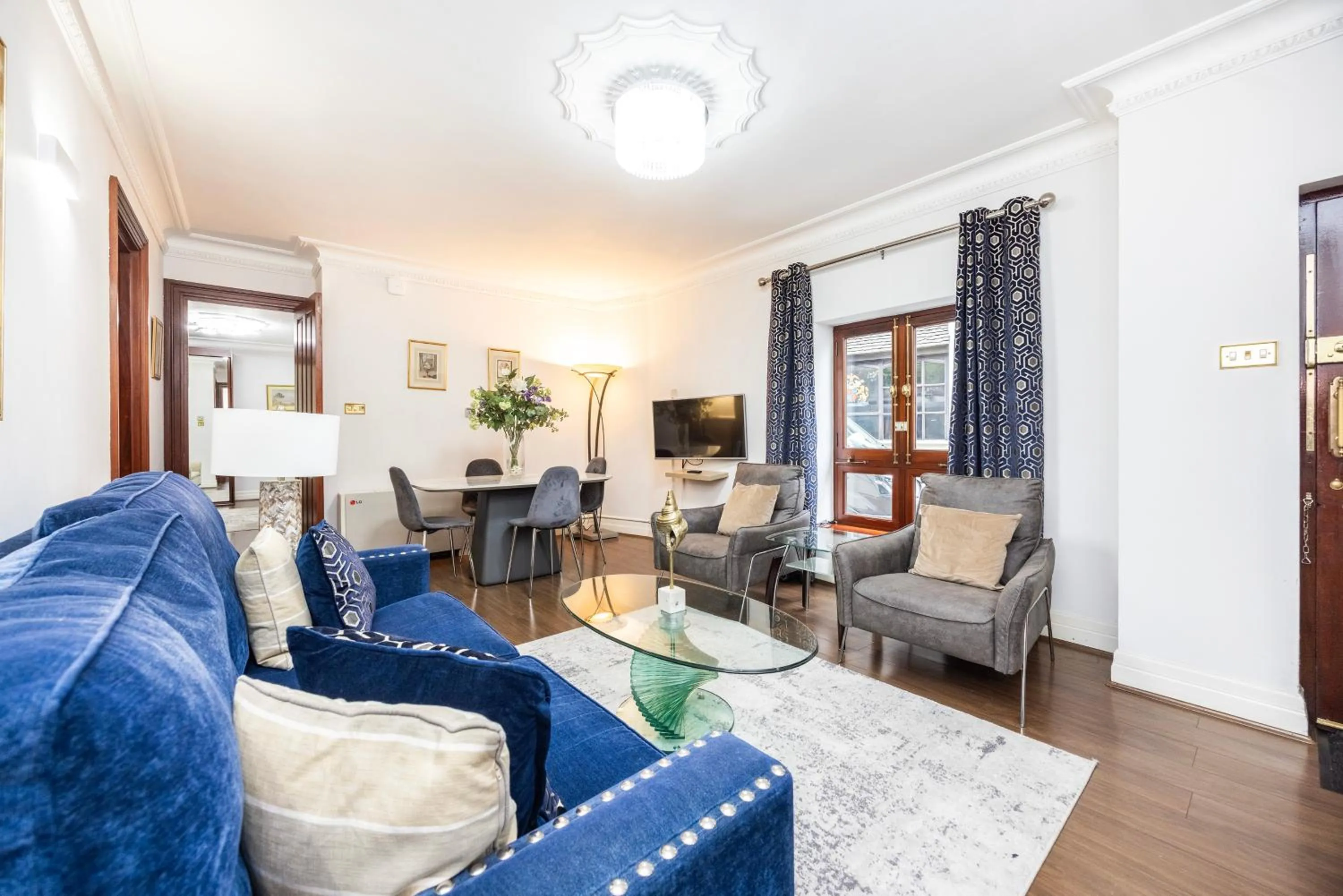 Living room in CARLTON COURT - MAYFAIR
