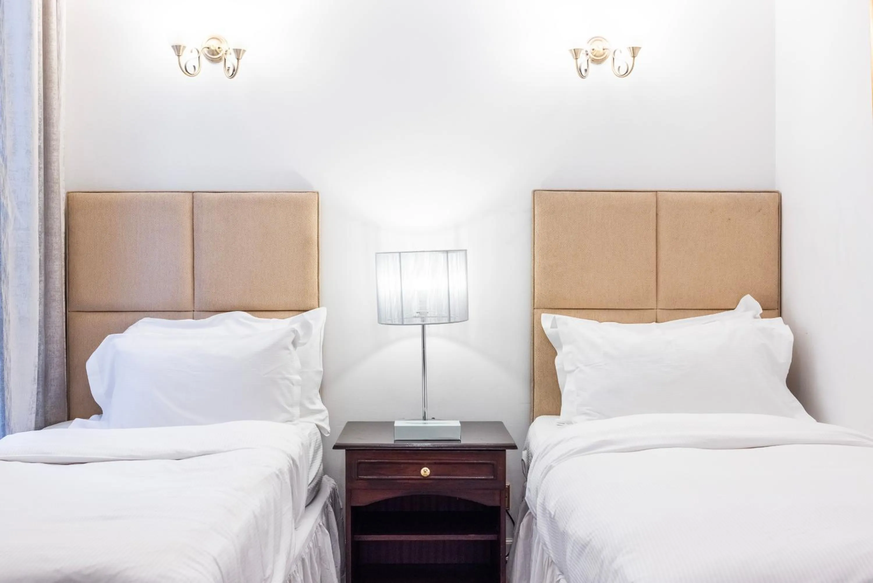 Bedroom, Bed in CARLTON COURT - MAYFAIR