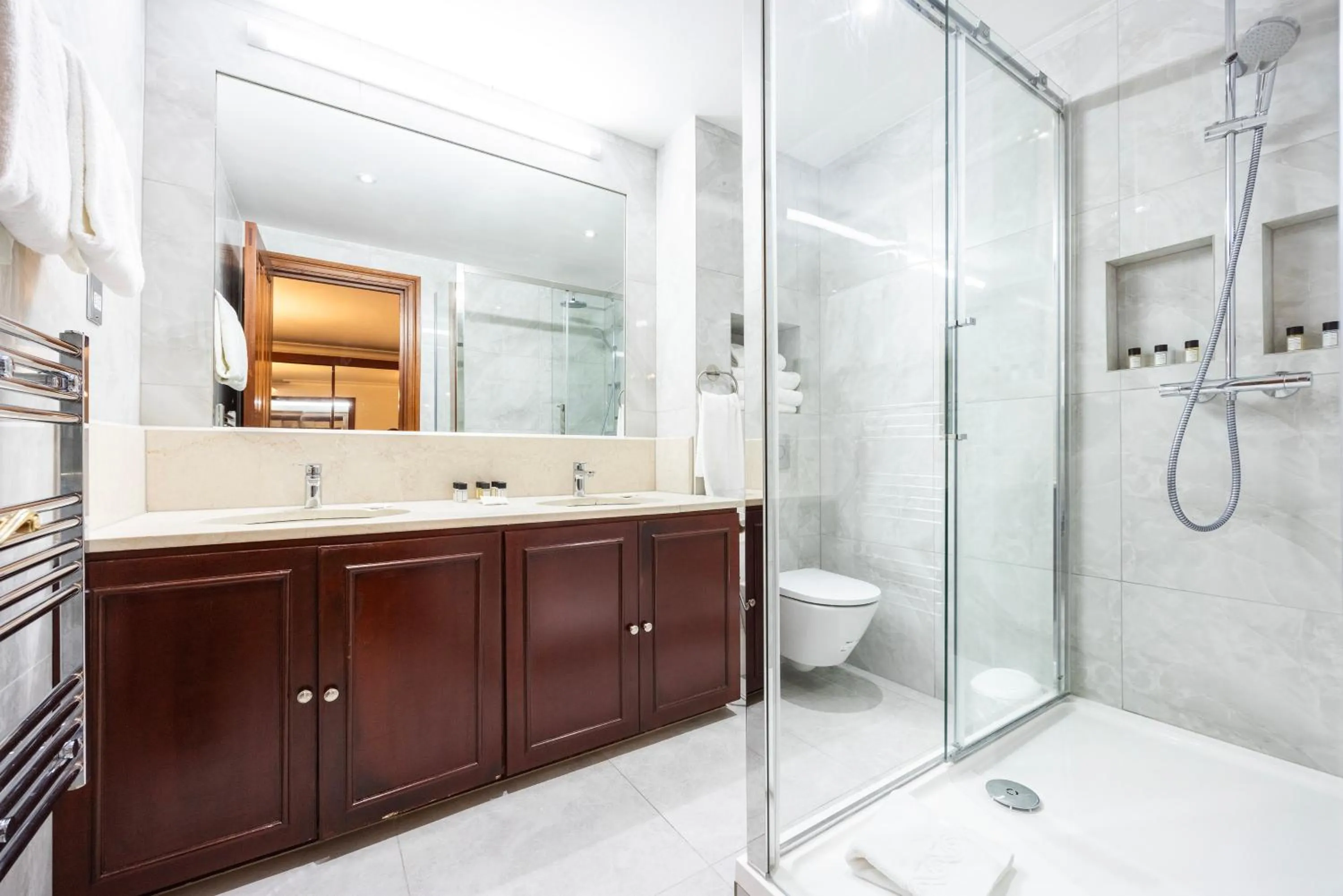 Shower in CARLTON COURT - MAYFAIR