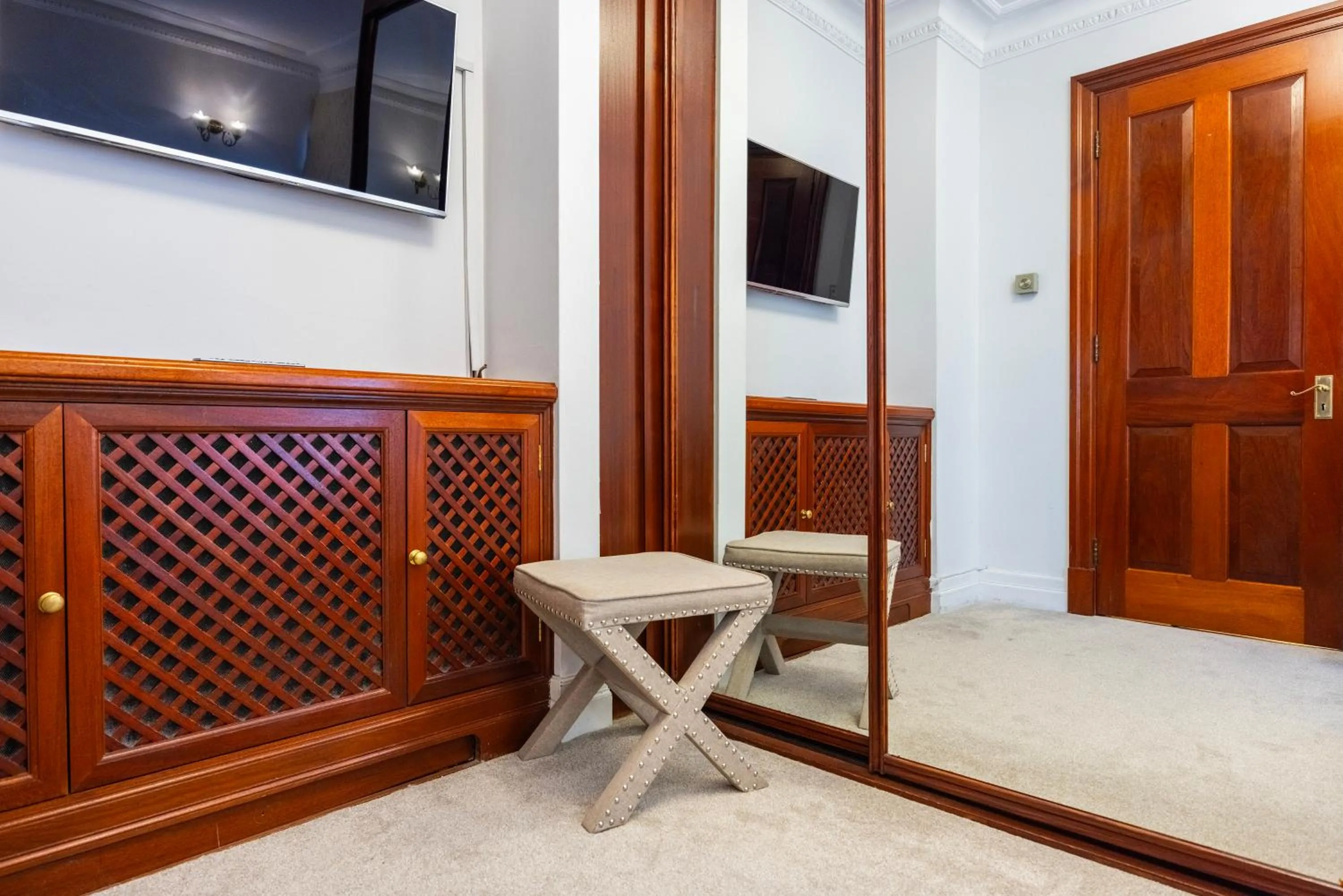 Living room in CARLTON COURT - MAYFAIR