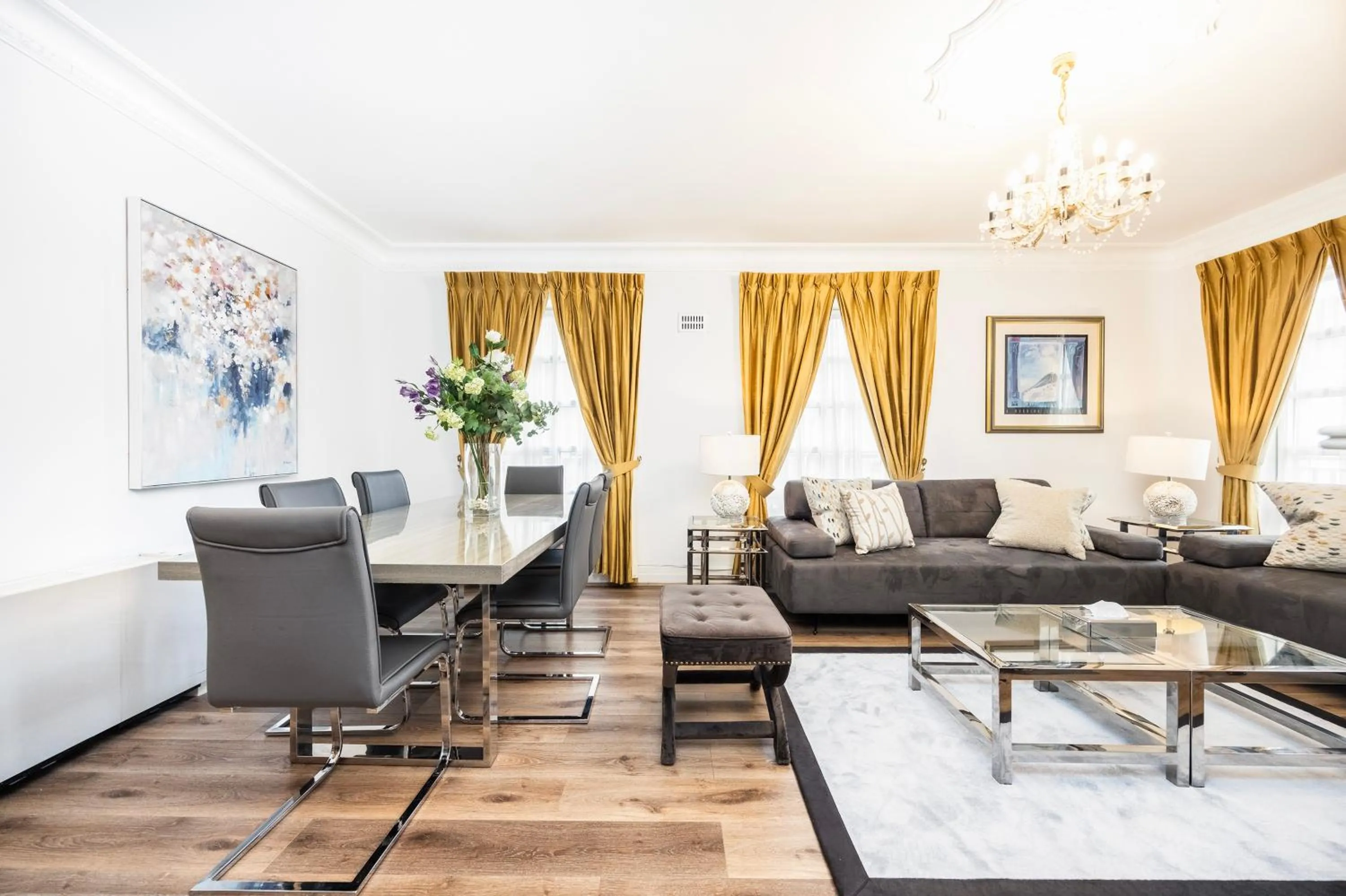 Living room in CARLTON COURT - MAYFAIR