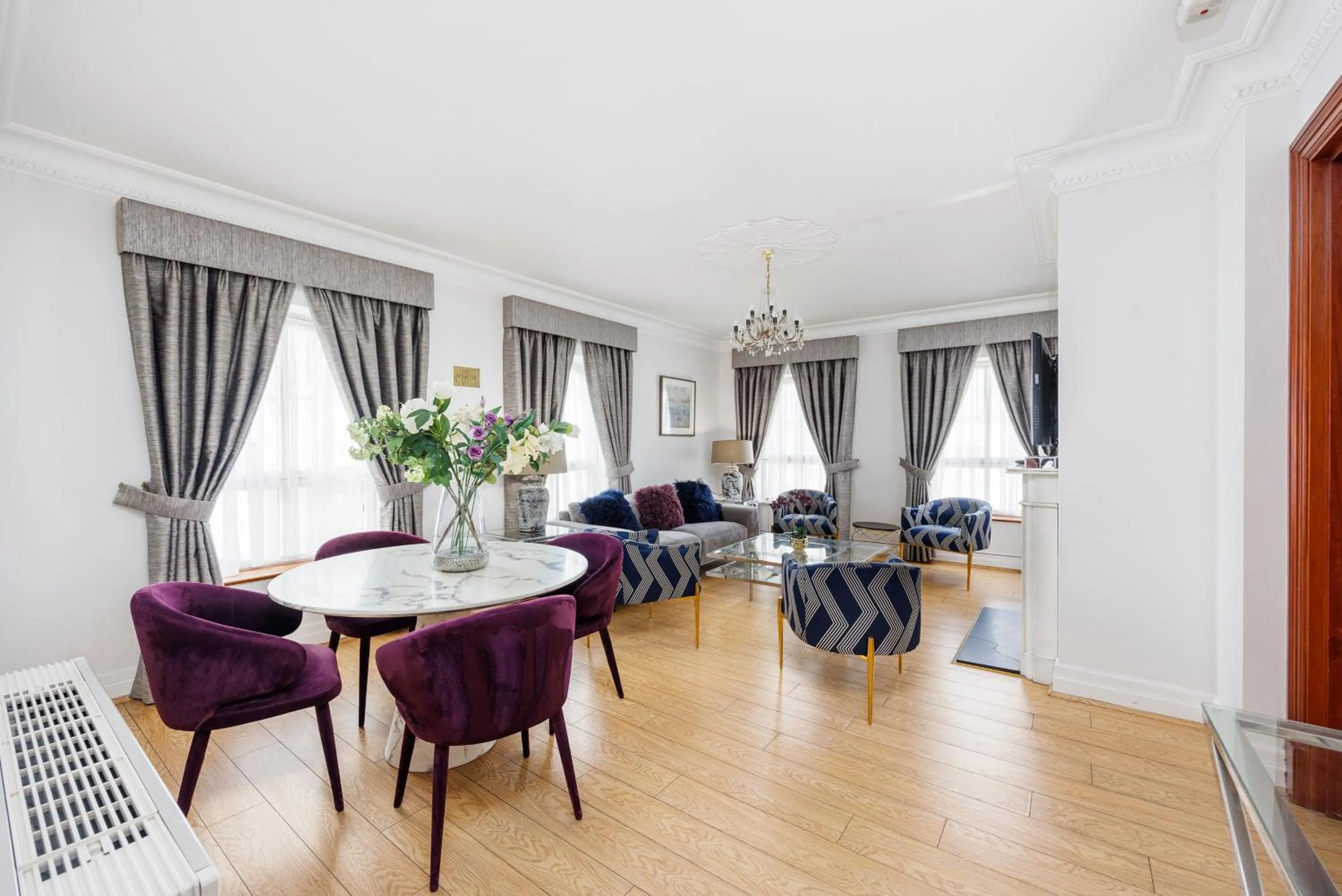 Living room in CARLTON COURT - MAYFAIR
