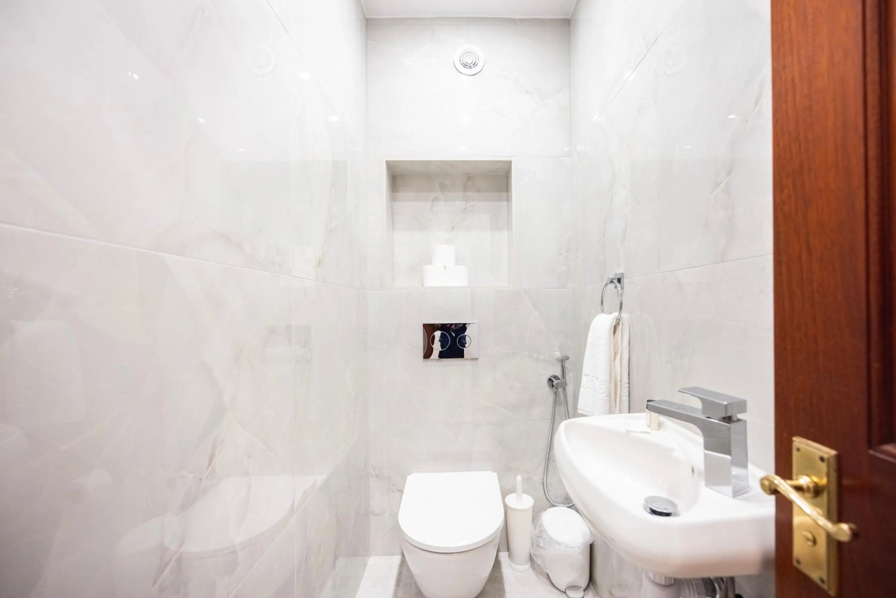 Toilet in CARLTON COURT - MAYFAIR