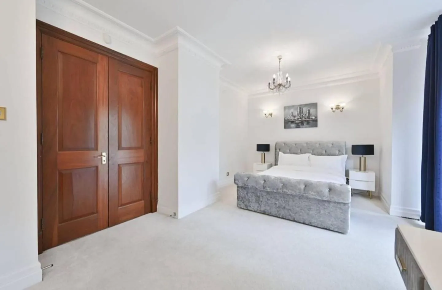Bedroom, Bed in CARLTON COURT - MAYFAIR