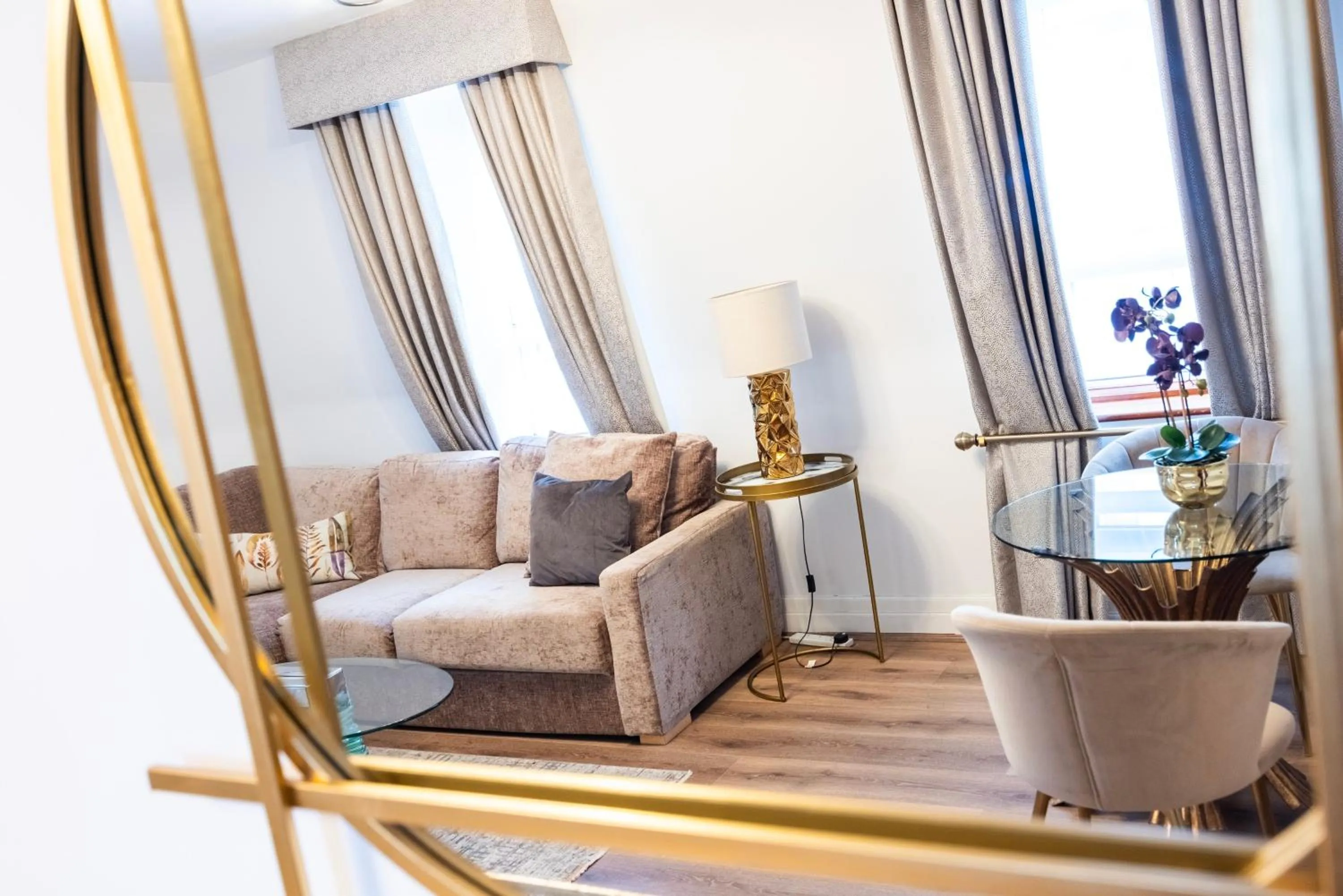 Seating area in CARLTON COURT - MAYFAIR