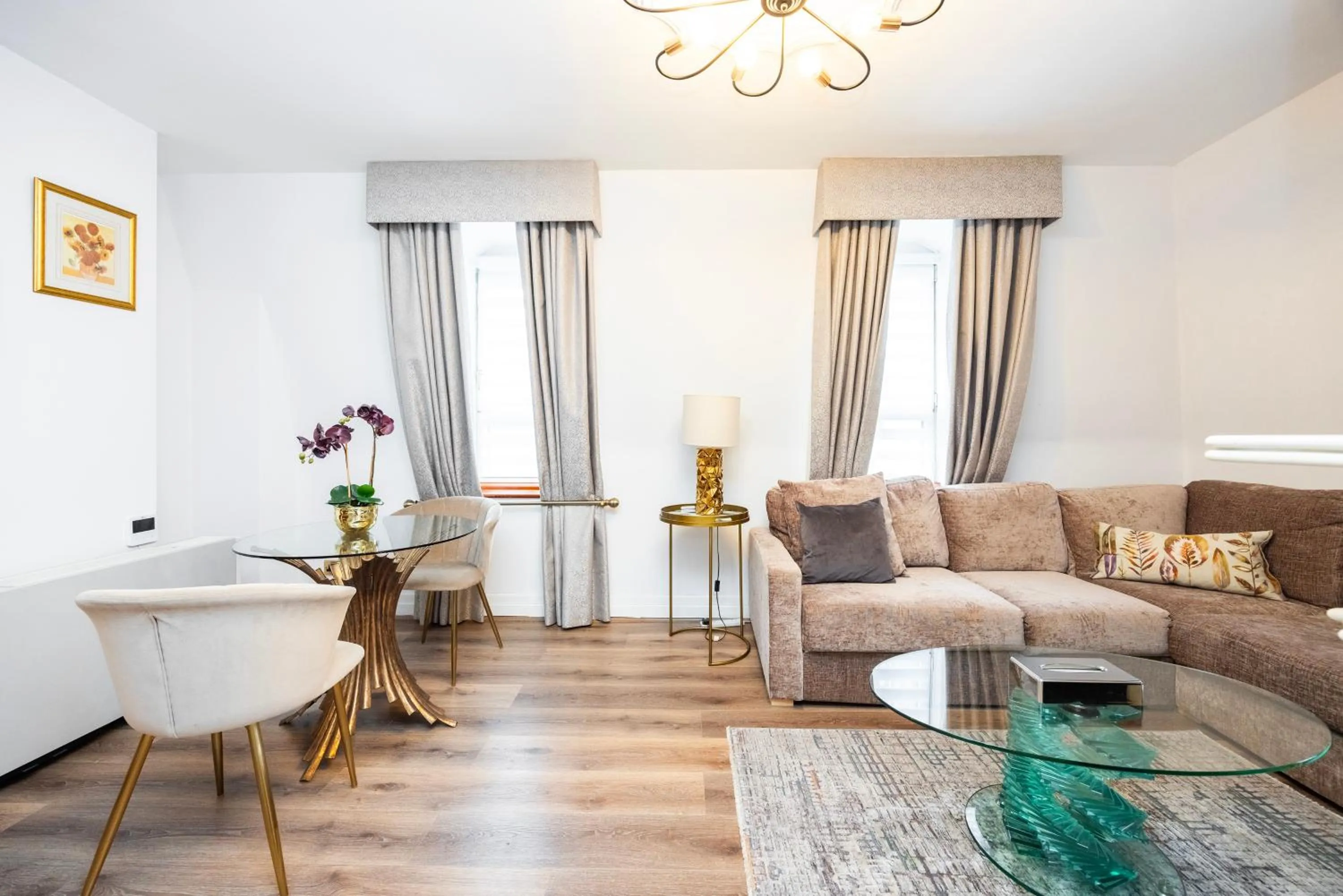 Seating area in CARLTON COURT - MAYFAIR