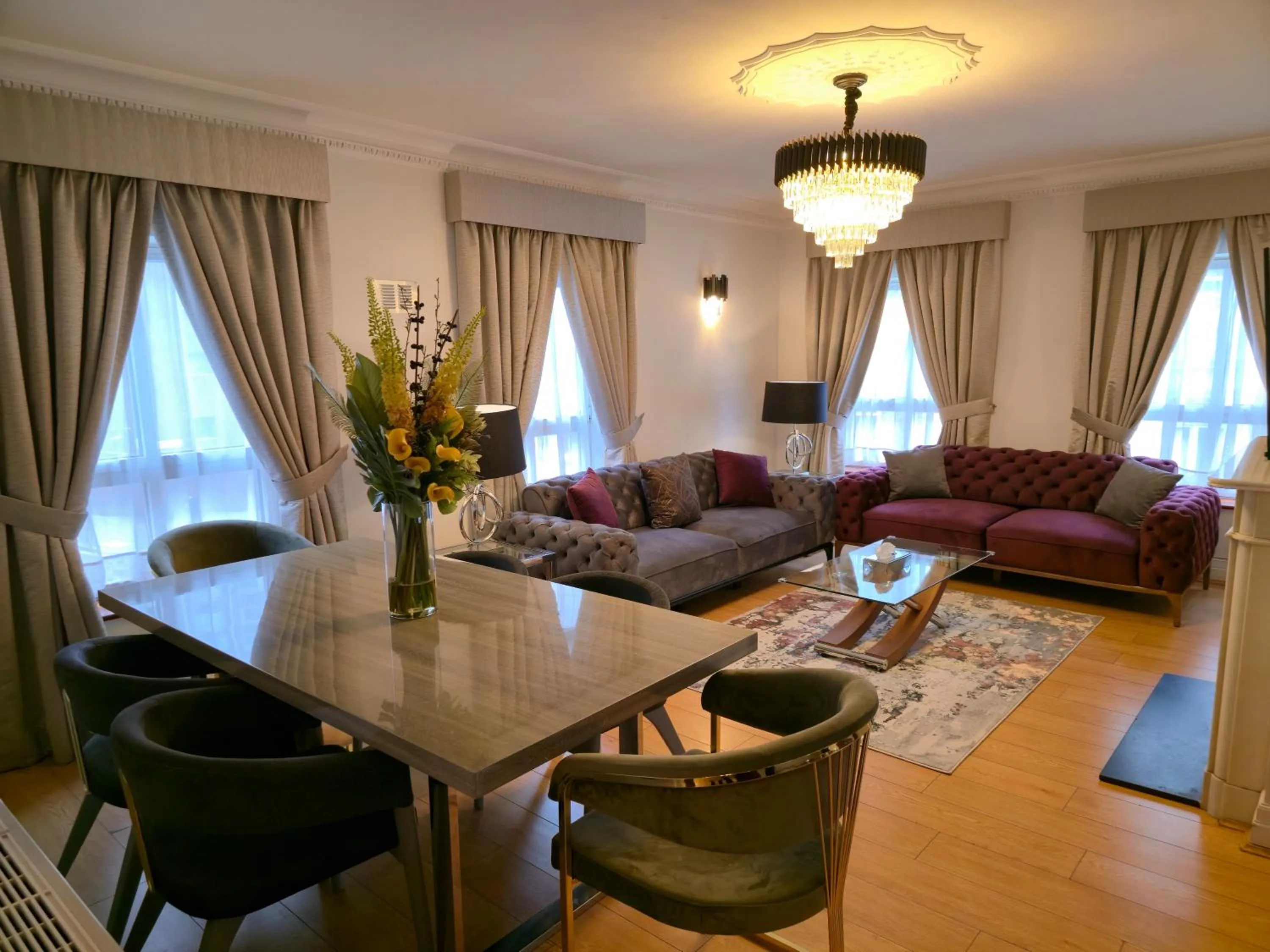 Living room in CARLTON COURT - MAYFAIR