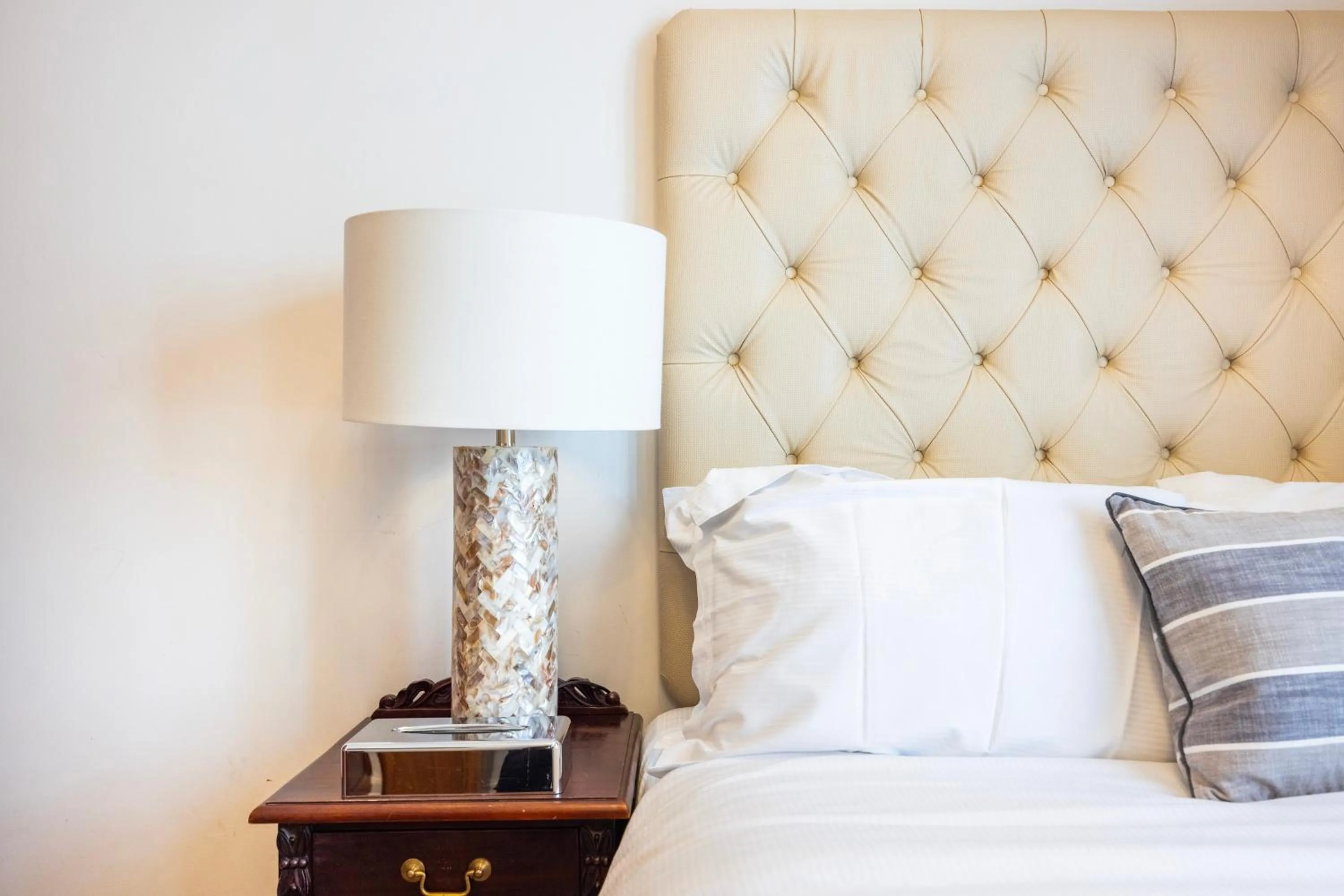 Bedroom, Bed in CARLTON COURT - MAYFAIR